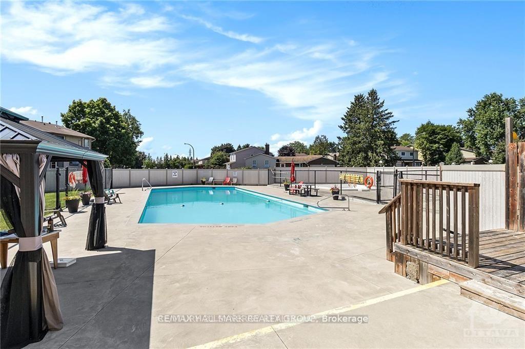 Photo 21 of 1957 Stonehenge Crescent, Ottawa, Pineview — HOMEH