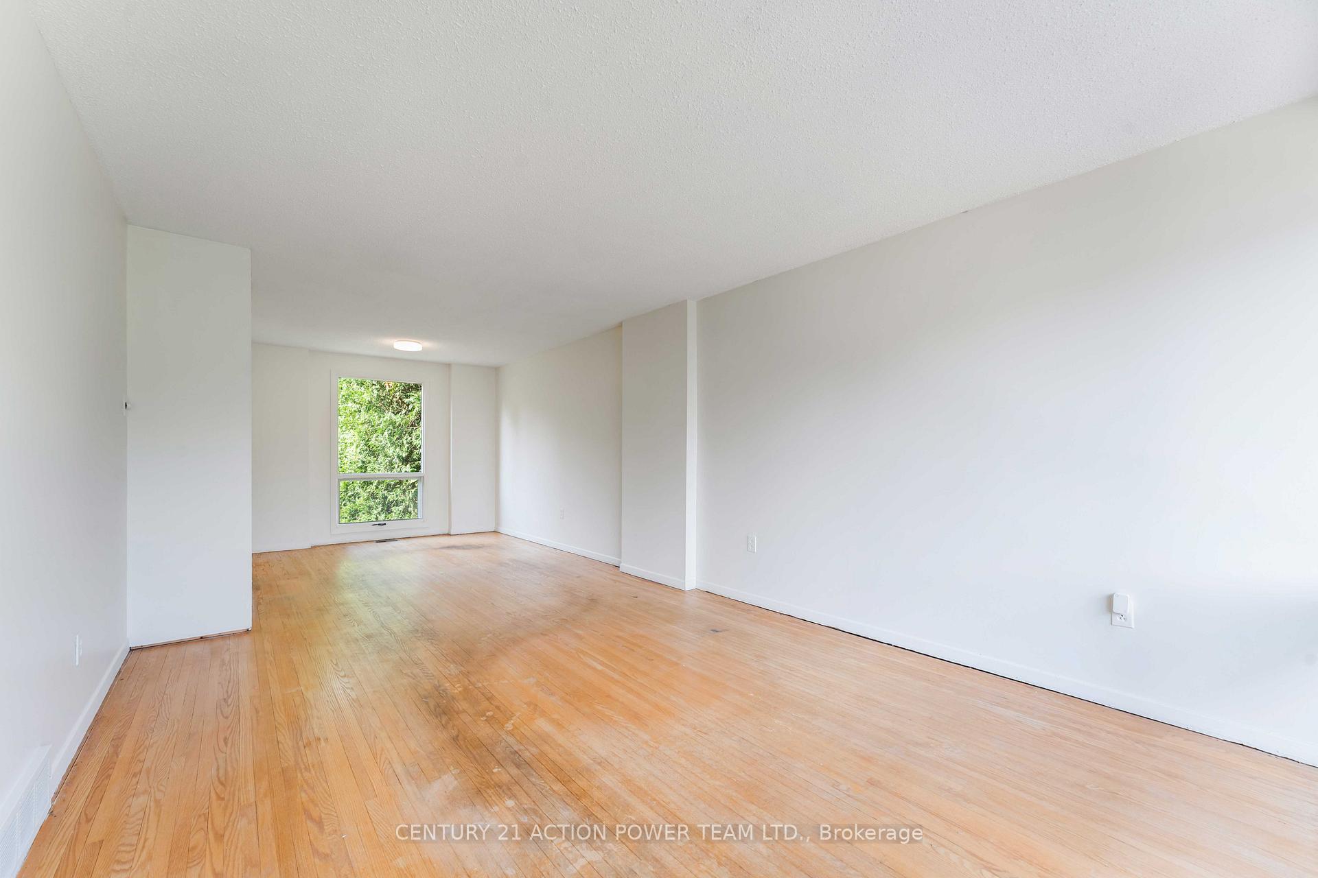 Photo 3 of 63 Chesterton Drive, Ottawa, Borden Farm/Stewart Farm/Carleton Heights/Parkwood Hills — HOMEH