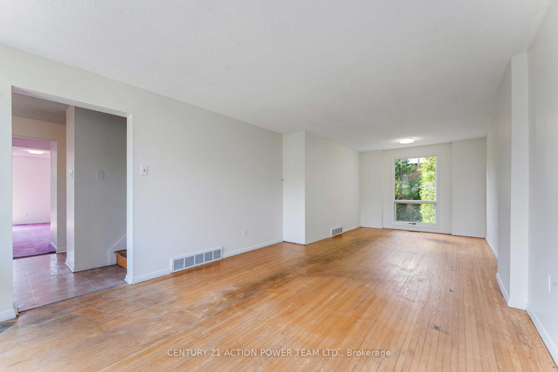 Photo 4 of 63 Chesterton Drive, Ottawa, Borden Farm/Stewart Farm/Carleton Heights/Parkwood Hills — HOMEH