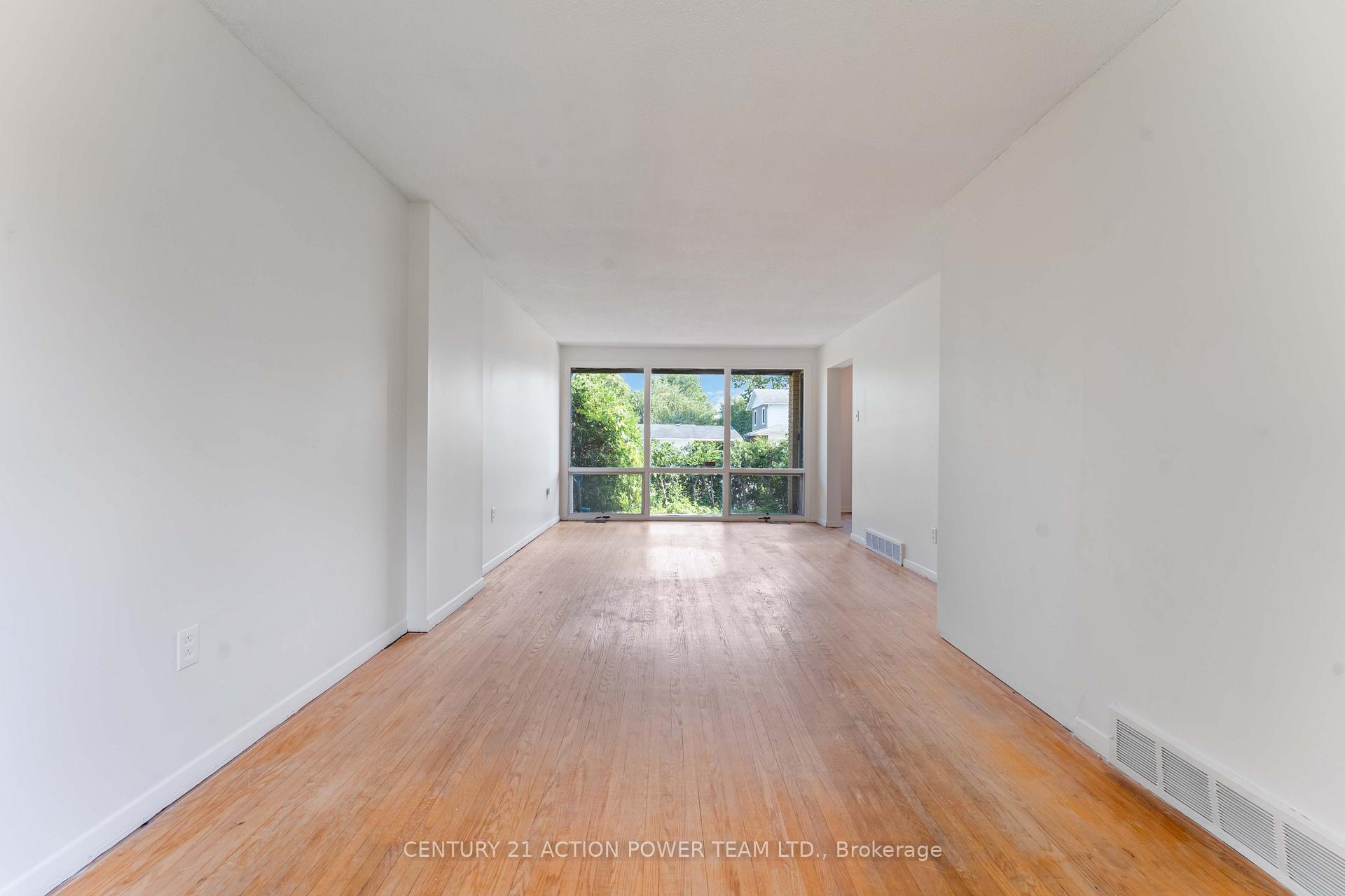 Photo 7 of 63 Chesterton Drive, Ottawa, Borden Farm/Stewart Farm/Carleton Heights/Parkwood Hills — HOMEH