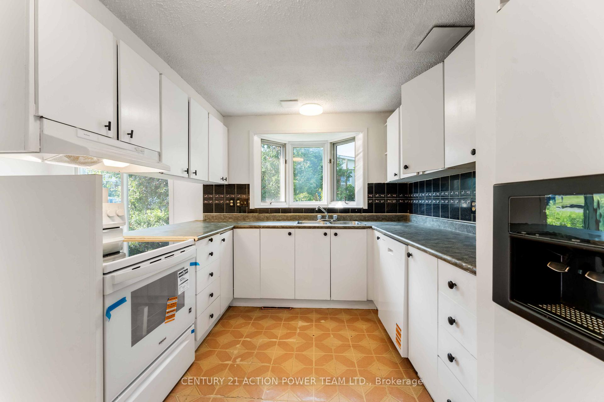 Photo 10 of 63 Chesterton Drive, Ottawa, Borden Farm/Stewart Farm/Carleton Heights/Parkwood Hills — HOMEH