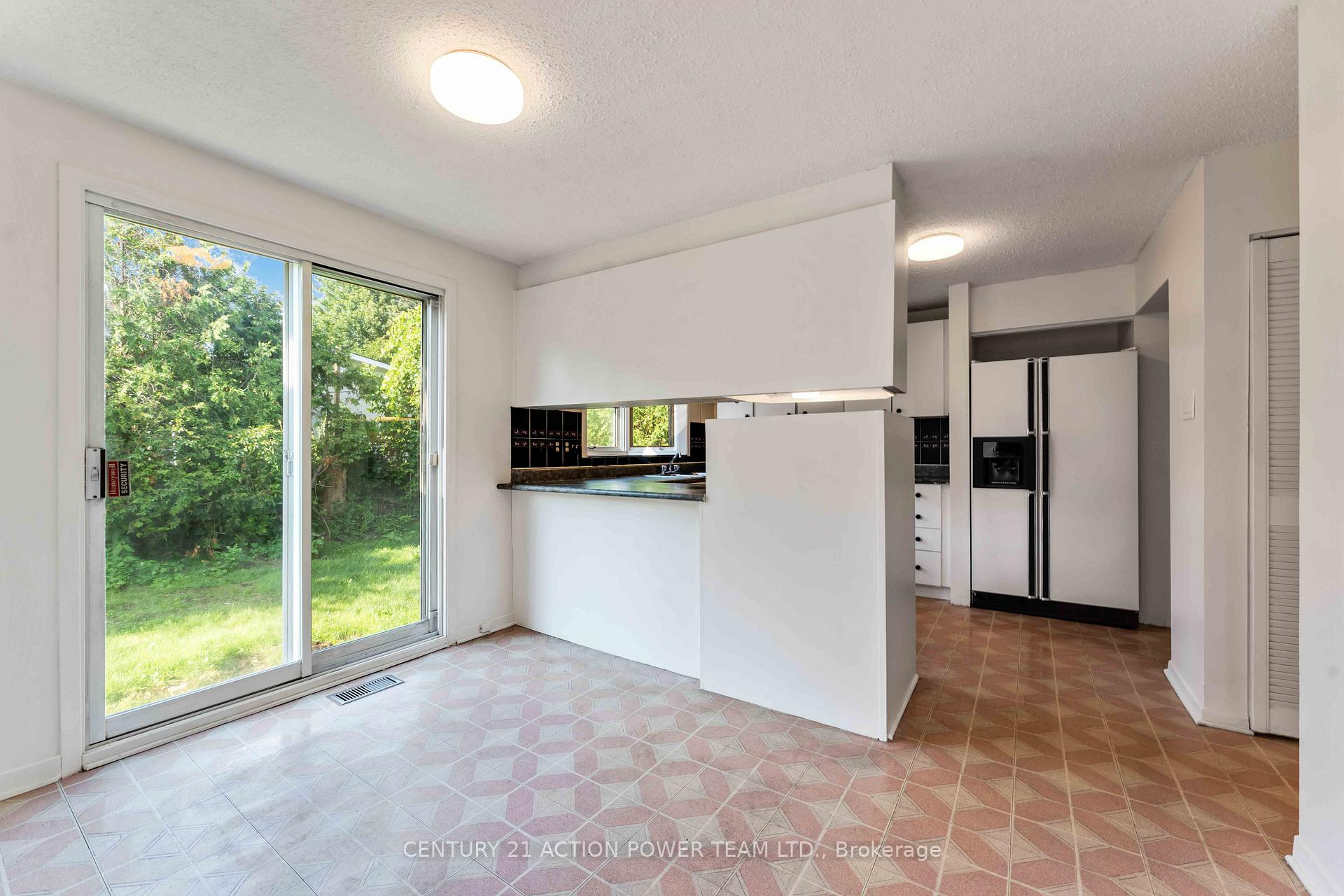 Photo 12 of 63 Chesterton Drive, Ottawa, Borden Farm/Stewart Farm/Carleton Heights/Parkwood Hills — HOMEH