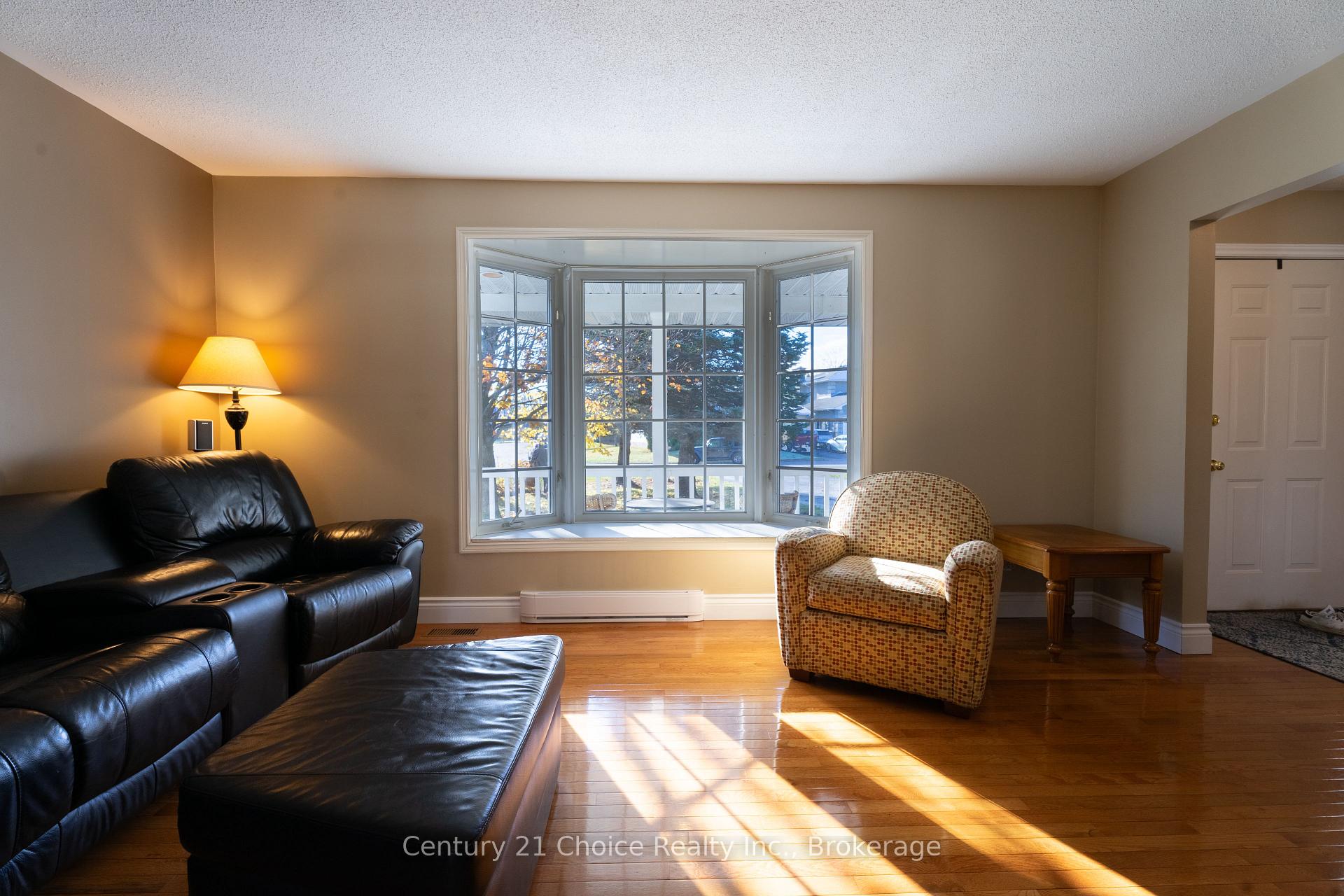 Photo 3 of 76 Prince Charles Crescent, Sault Ste Marie, Ward 3 — HOMEH