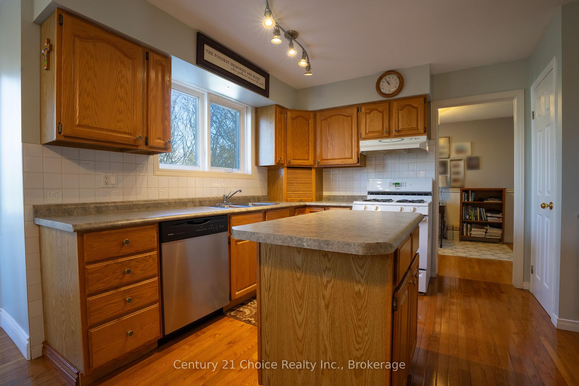 Photo 7 of 76 Prince Charles Crescent, Sault Ste Marie, Ward 3 — HOMEH