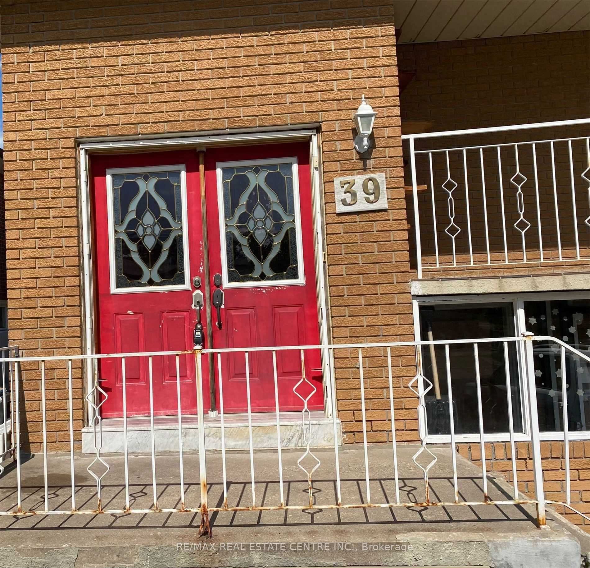 Front of Unit Upper, 39 Fallway Road