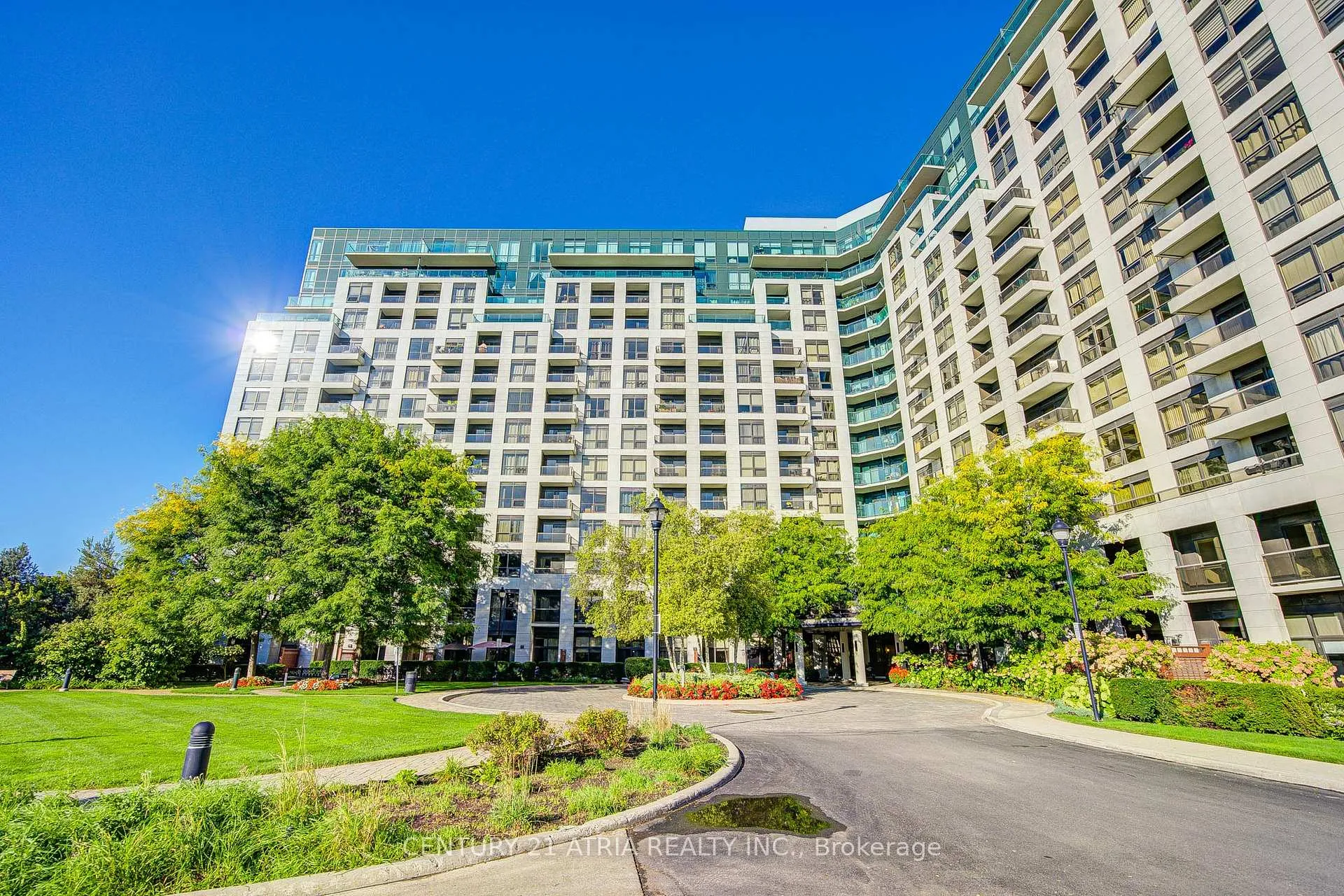 Photo 2 of Unit 308, 18 Harding Boulevard, Richmond Hill, Harding — HOMEH