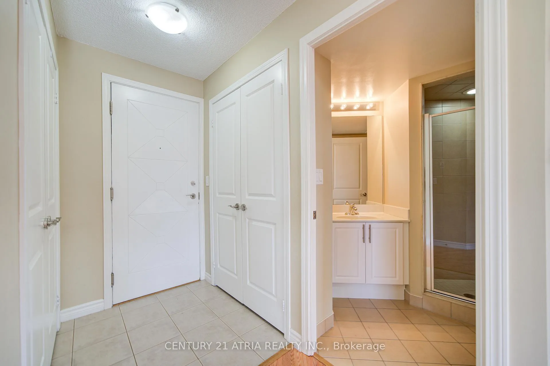 Photo 4 of Unit 308, 18 Harding Boulevard, Richmond Hill, Harding — HOMEH