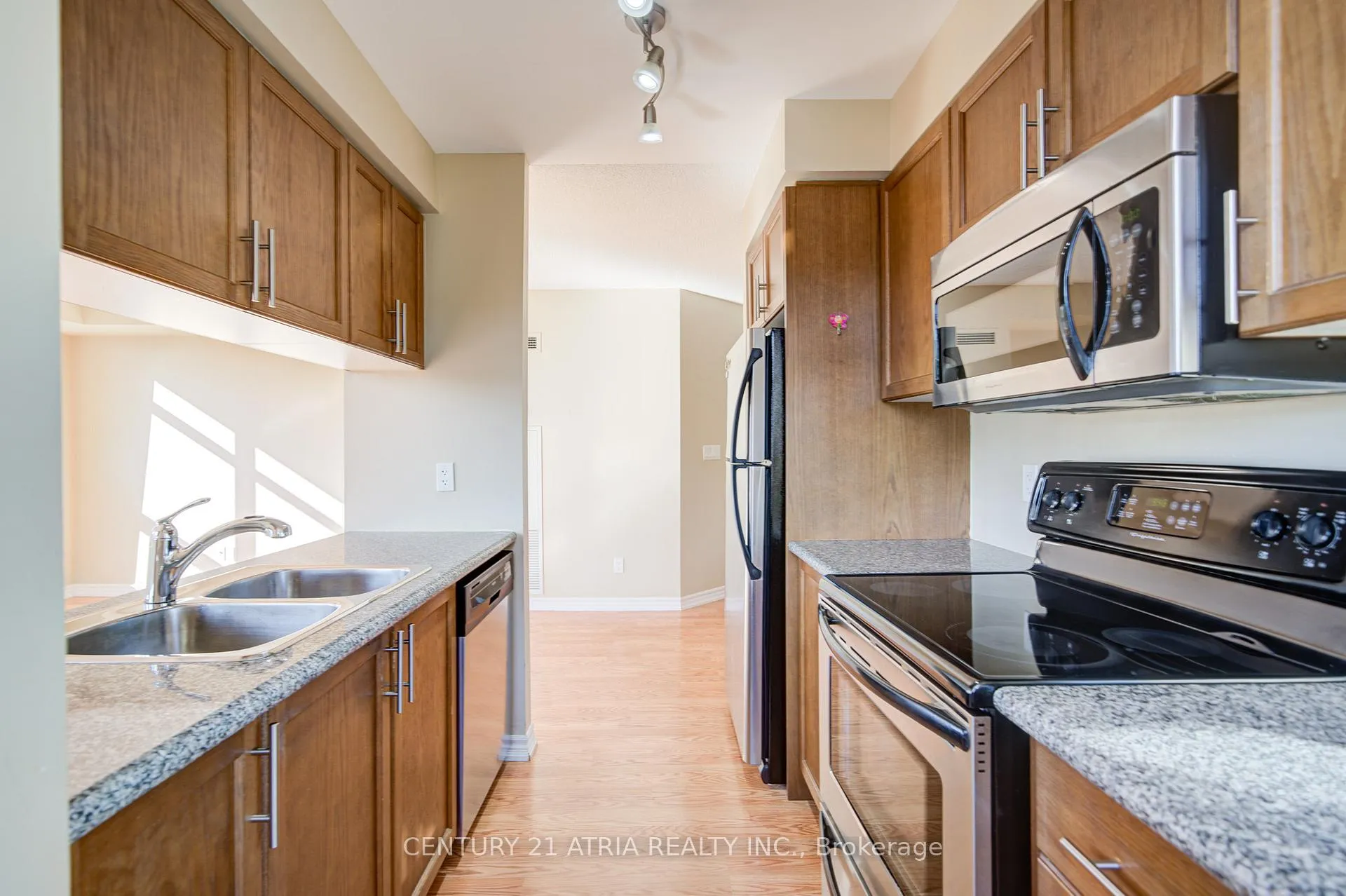 Photo 6 of Unit 308, 18 Harding Boulevard, Richmond Hill, Harding — HOMEH