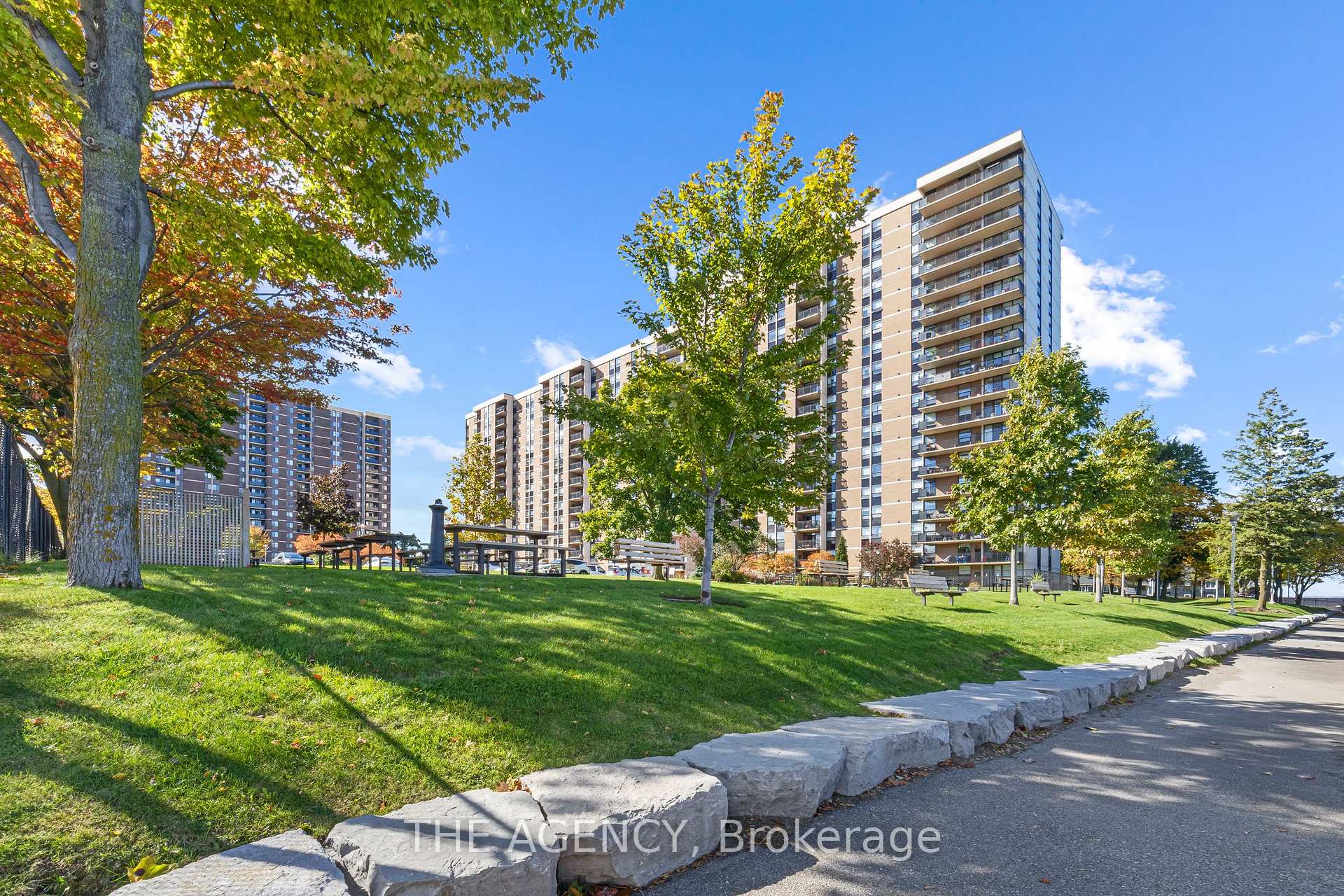 Photo 3 of Unit 1012, 500 Green Road, Hamilton, Lakeshore — HOMEH