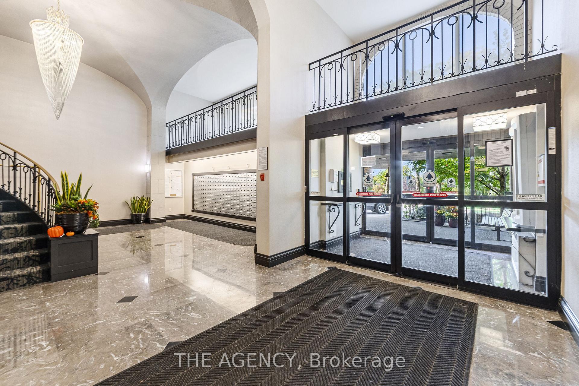 Photo 4 of Unit 1012, 500 Green Road, Hamilton, Lakeshore — HOMEH