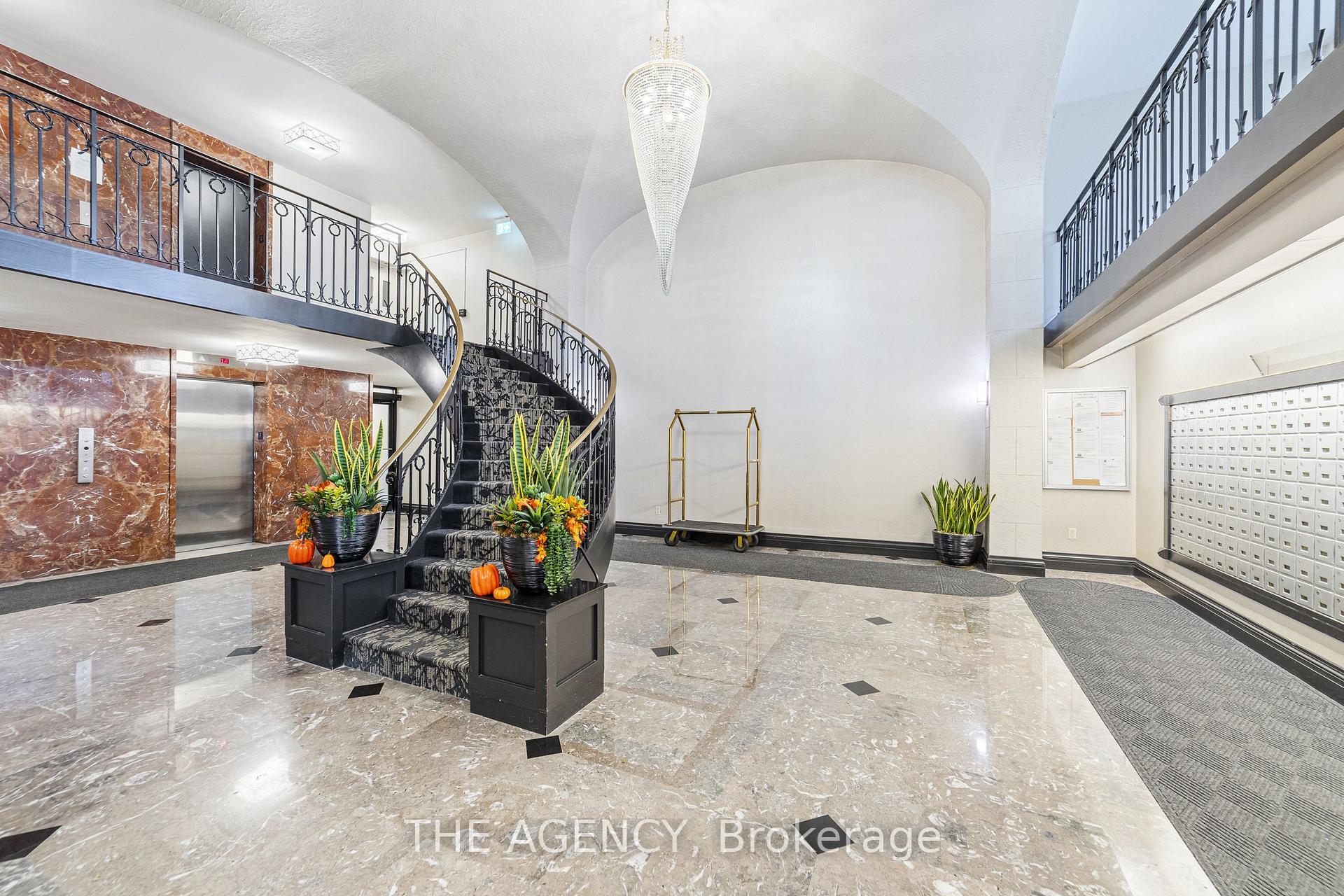 Photo 6 of Unit 1012, 500 Green Road, Hamilton, Lakeshore — HOMEH