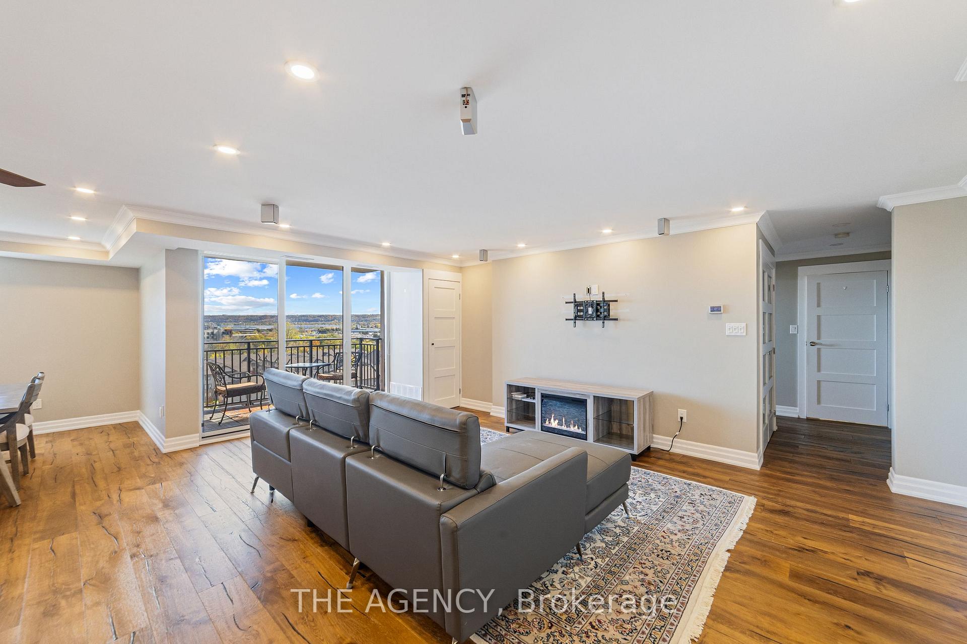 Photo 9 of Unit 1012, 500 Green Road, Hamilton, Lakeshore — HOMEH
