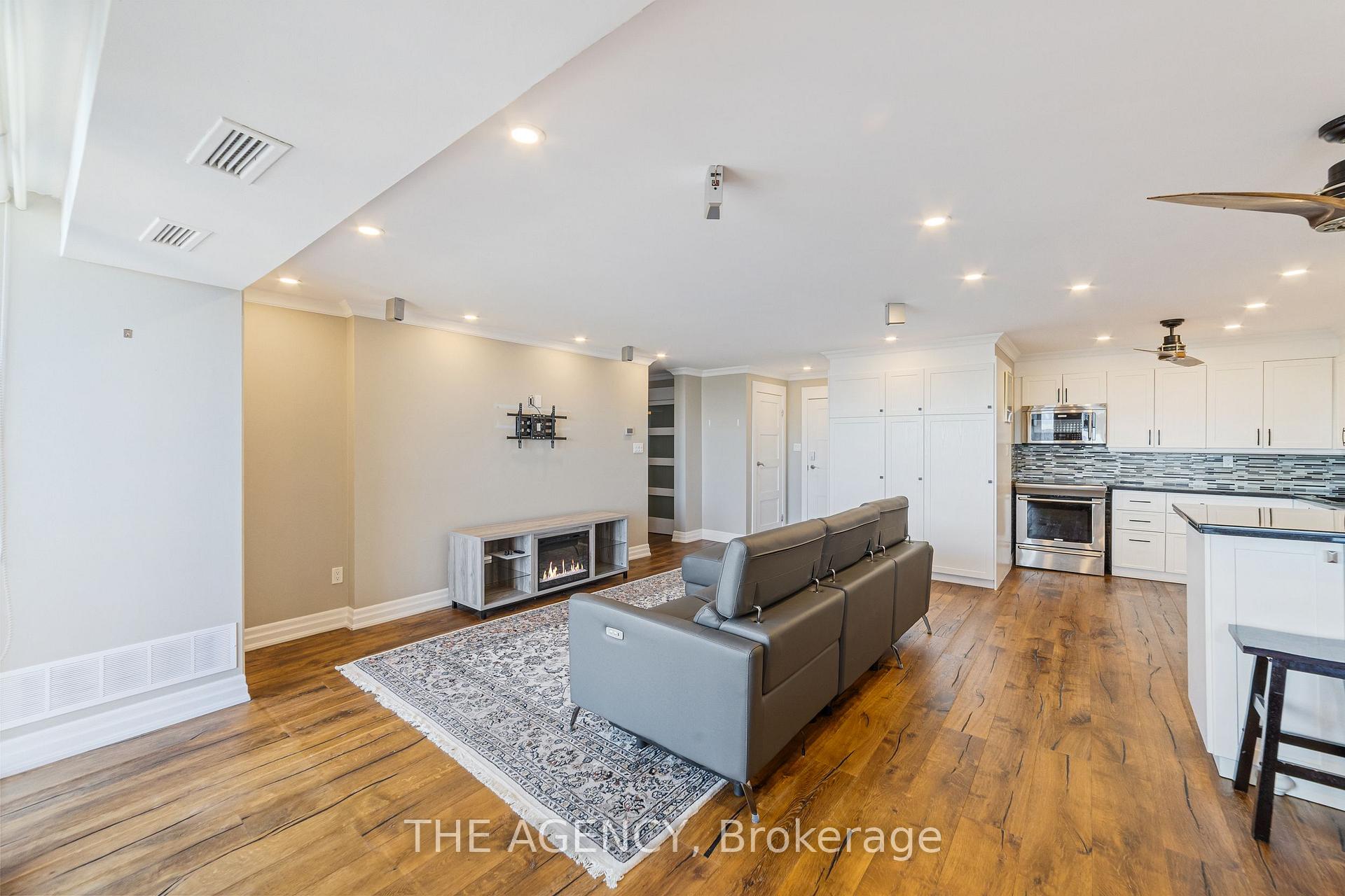 Photo 11 of Unit 1012, 500 Green Road, Hamilton, Lakeshore — HOMEH