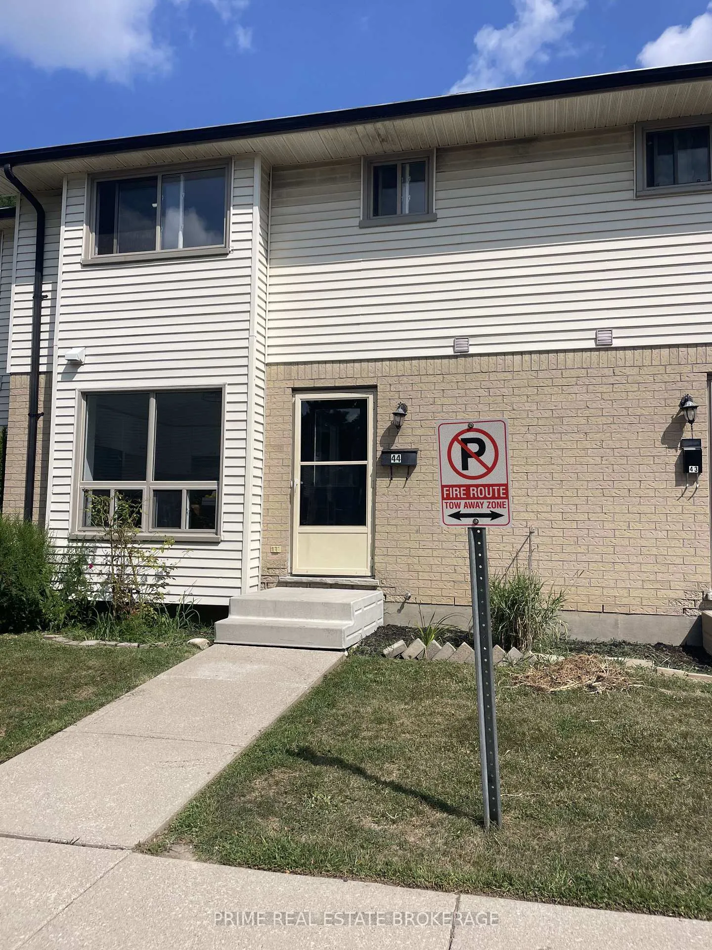 Front of Unit 44, 355 Sandringham Crescent