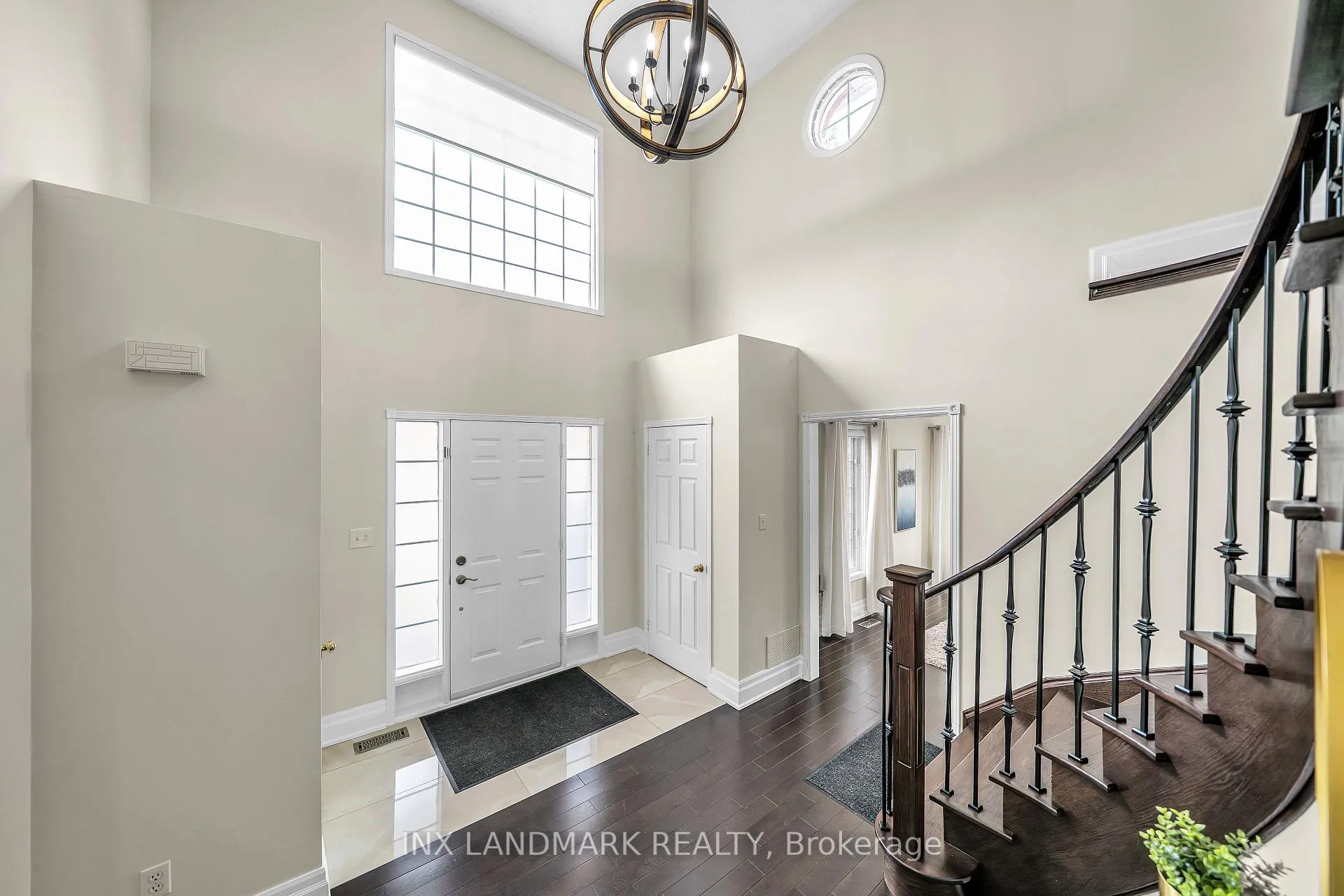 Photo 4 of 16 Bancroft Crescent, Whitby, Williamsburg — HOMEH