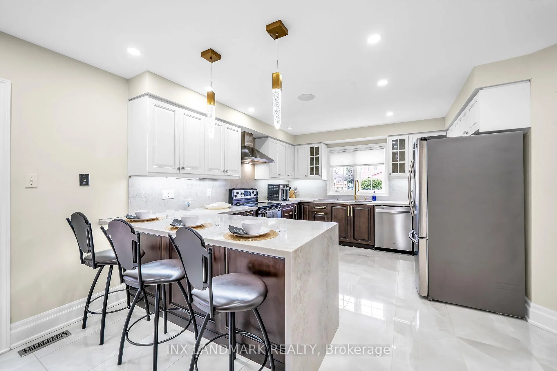 Photo 11 of 16 Bancroft Crescent, Whitby, Williamsburg — HOMEH