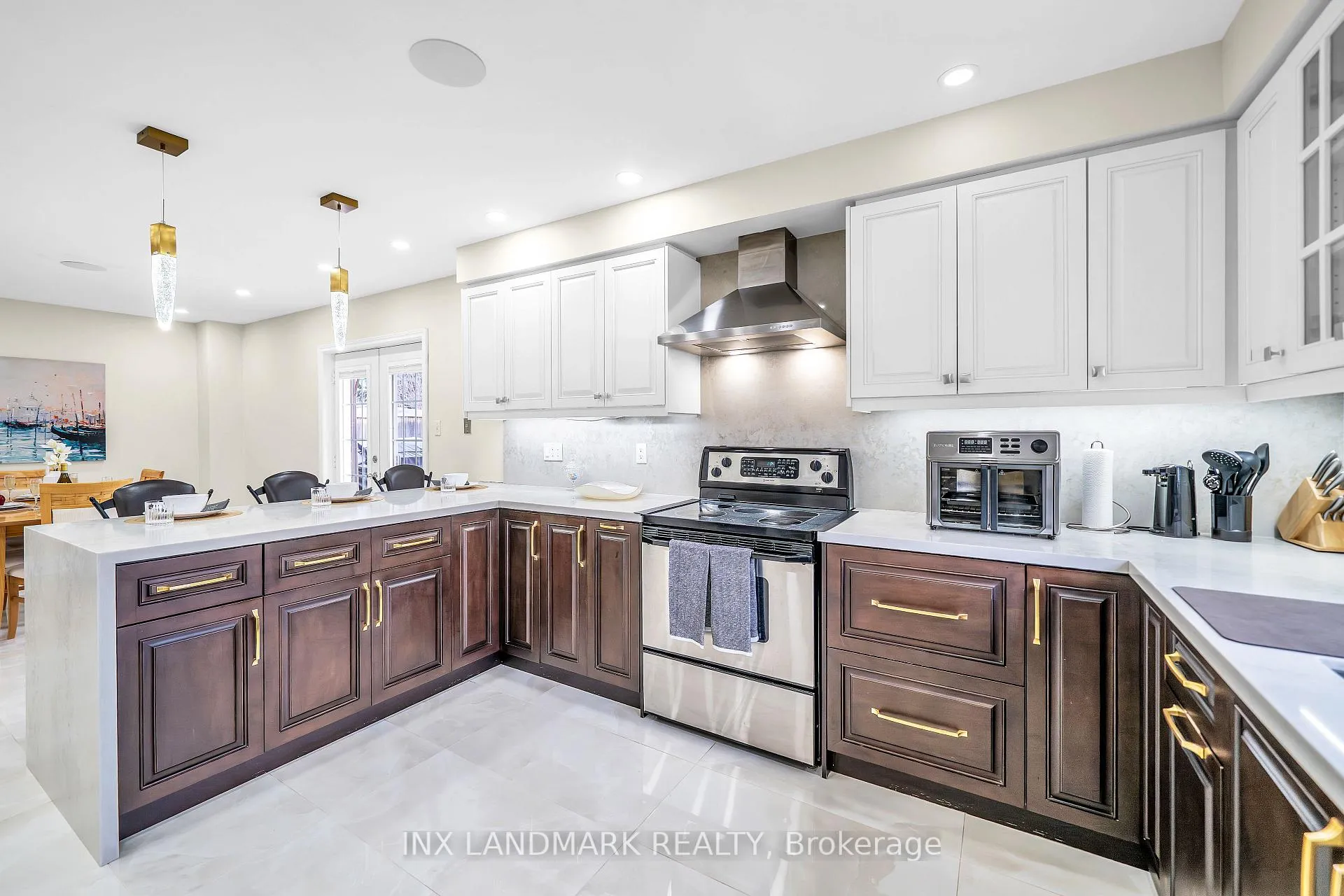 Photo 13 of 16 Bancroft Crescent, Whitby, Williamsburg — HOMEH
