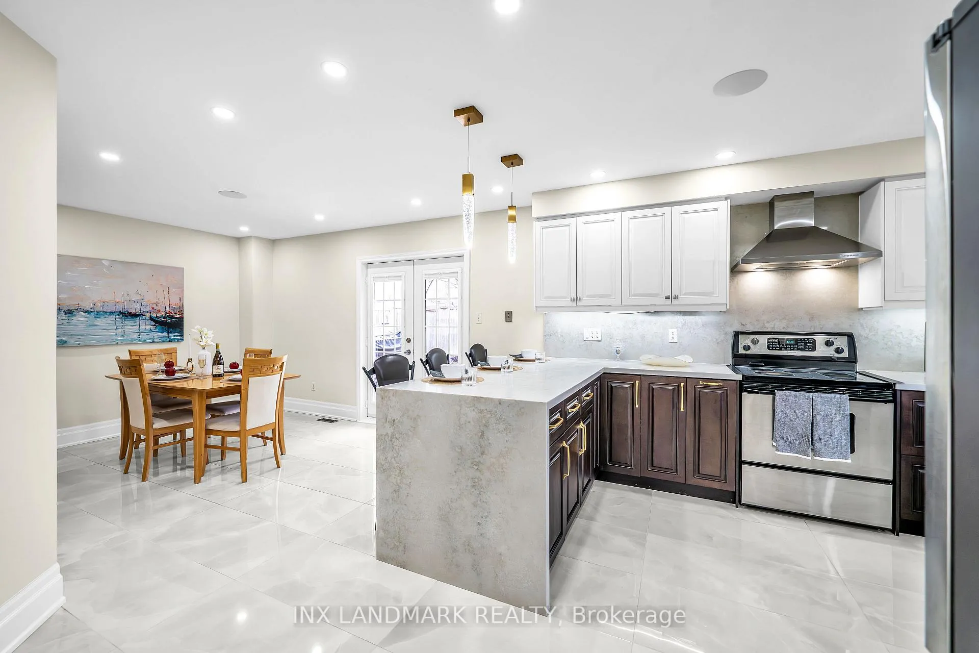 Photo 15 of 16 Bancroft Crescent, Whitby, Williamsburg — HOMEH