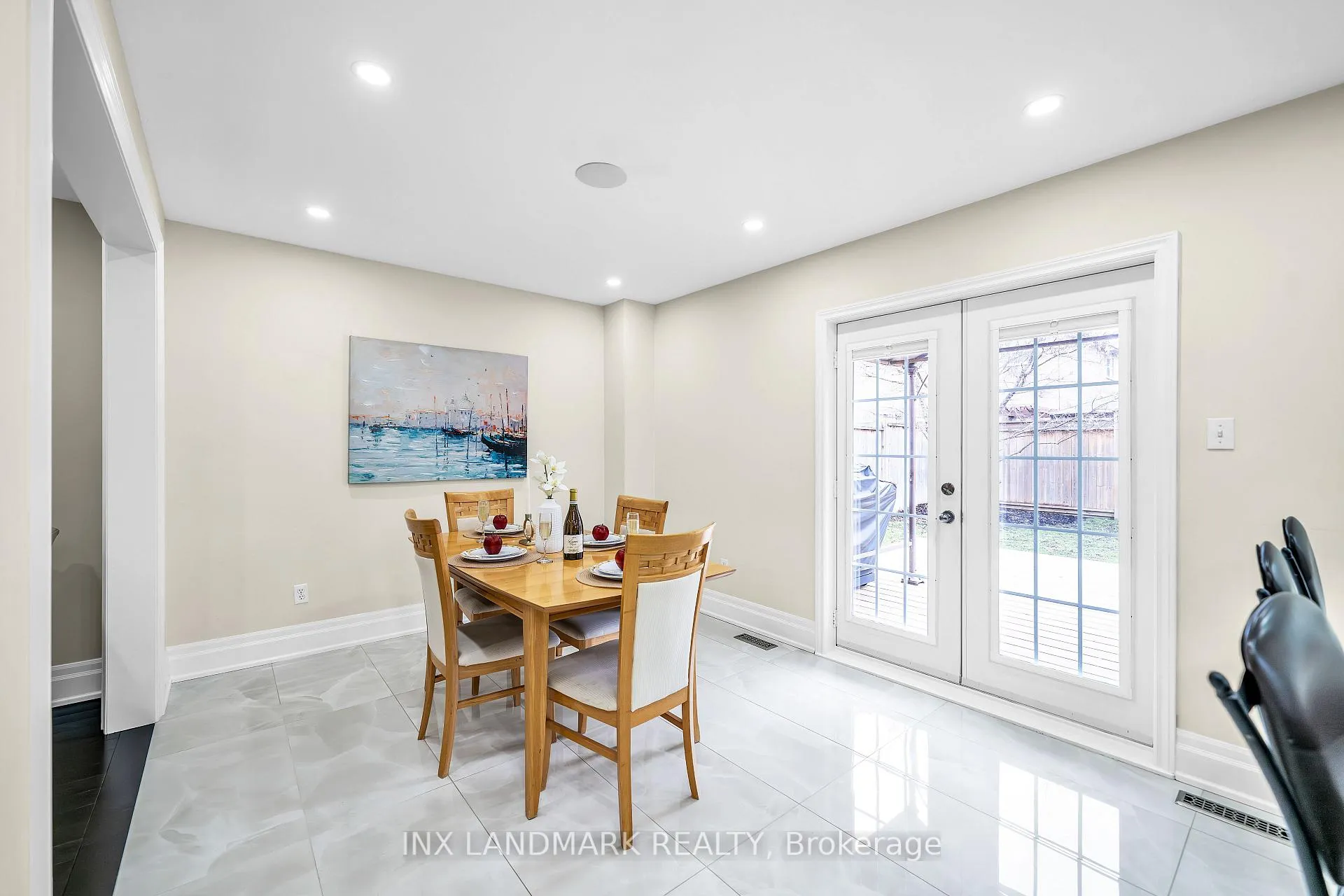 Photo 18 of 16 Bancroft Crescent, Whitby, Williamsburg — HOMEH