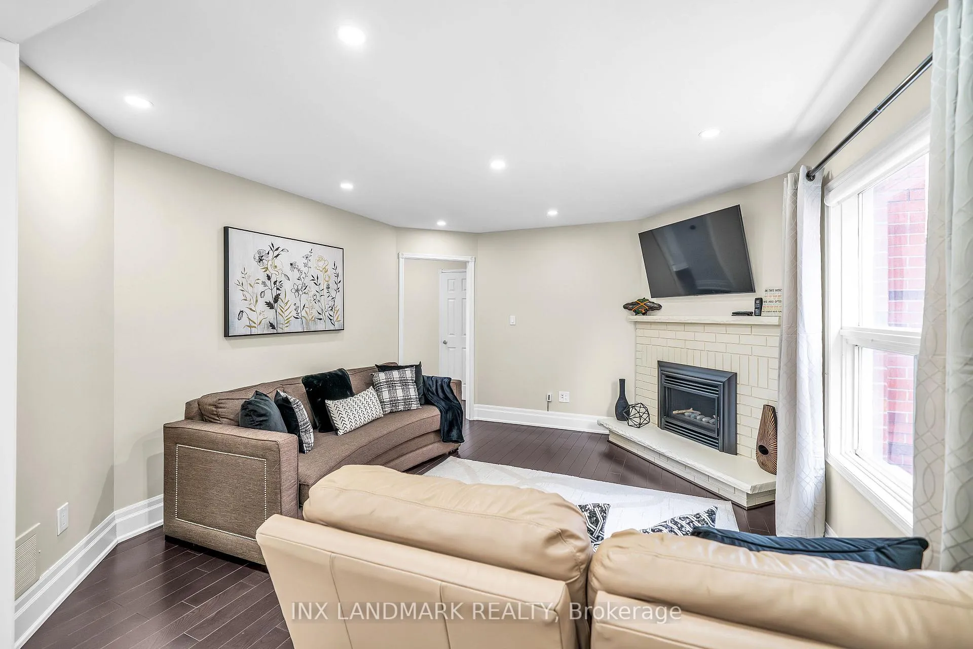 Photo 19 of 16 Bancroft Crescent, Whitby, Williamsburg — HOMEH