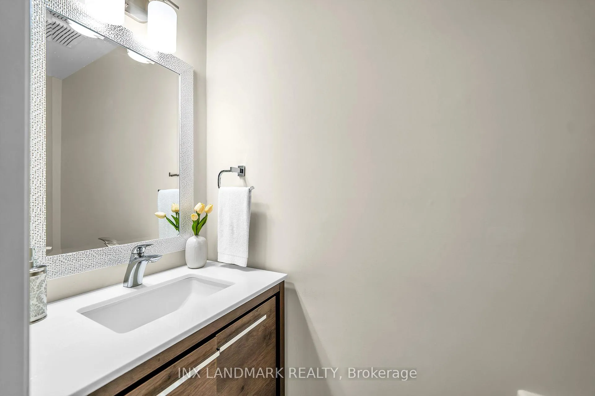 Photo 22 of 16 Bancroft Crescent, Whitby, Williamsburg — HOMEH