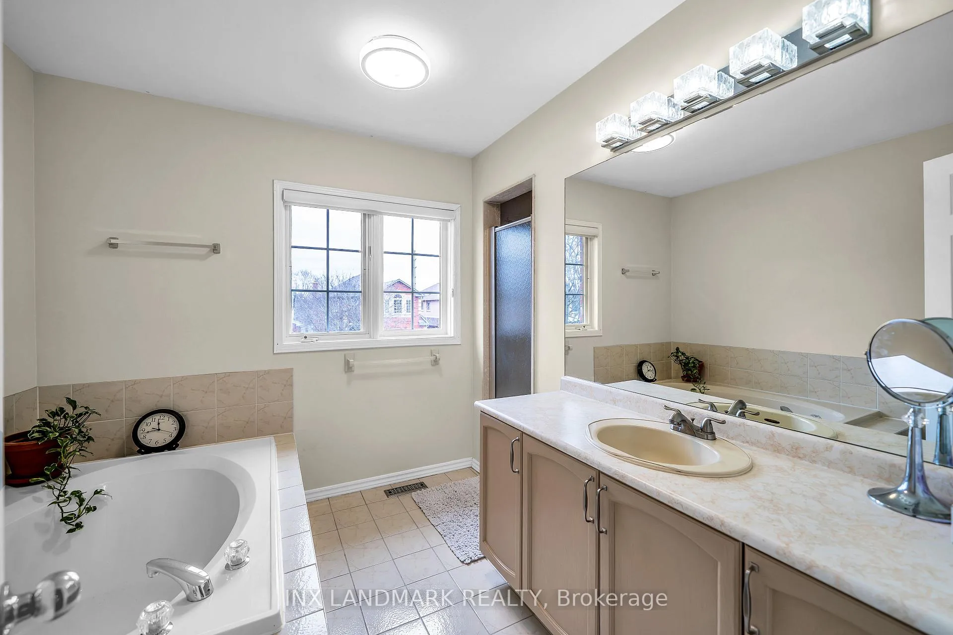 Photo 25 of 16 Bancroft Crescent, Whitby, Williamsburg — HOMEH