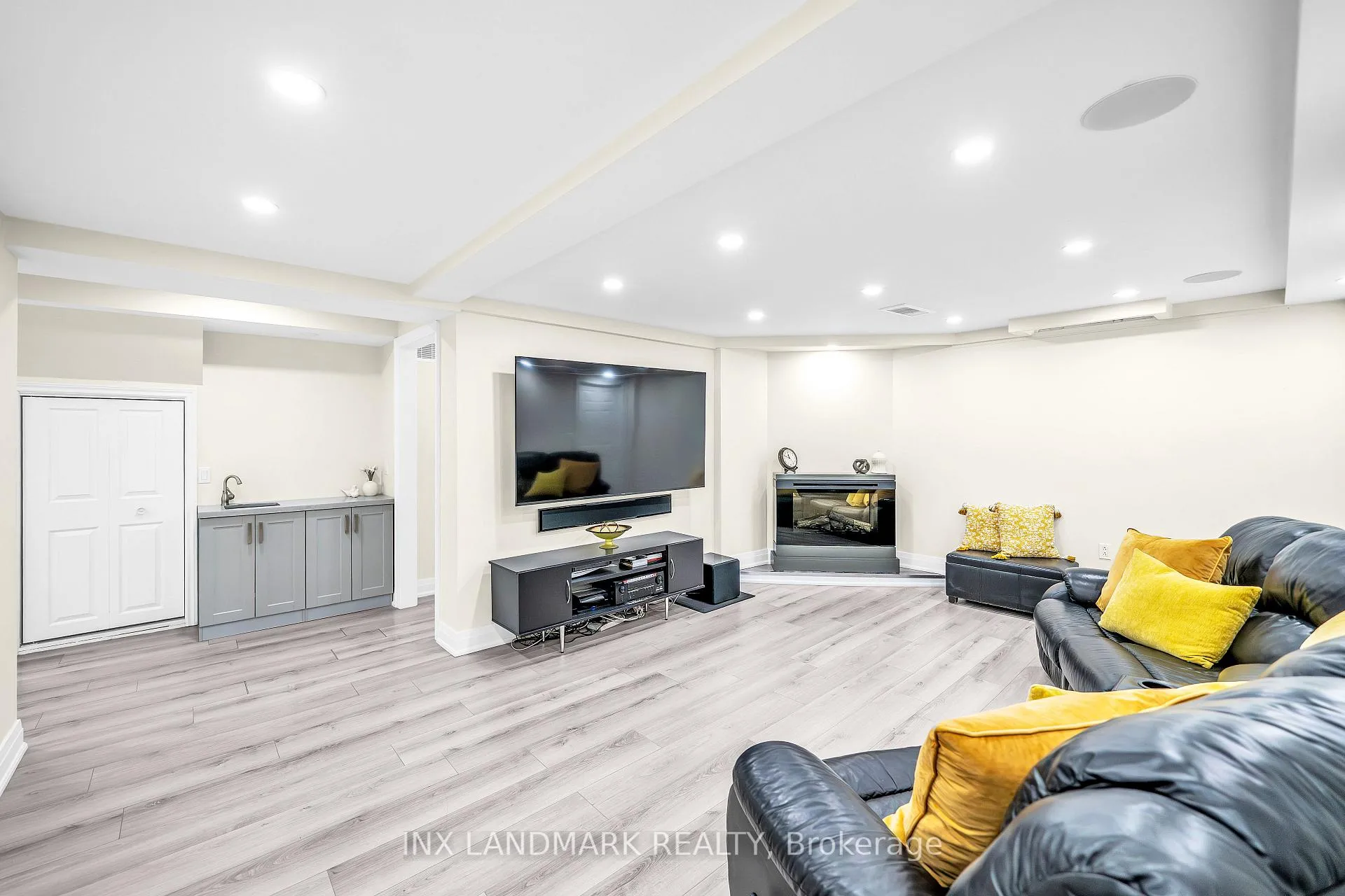 Photo 32 of 16 Bancroft Crescent, Whitby, Williamsburg — HOMEH