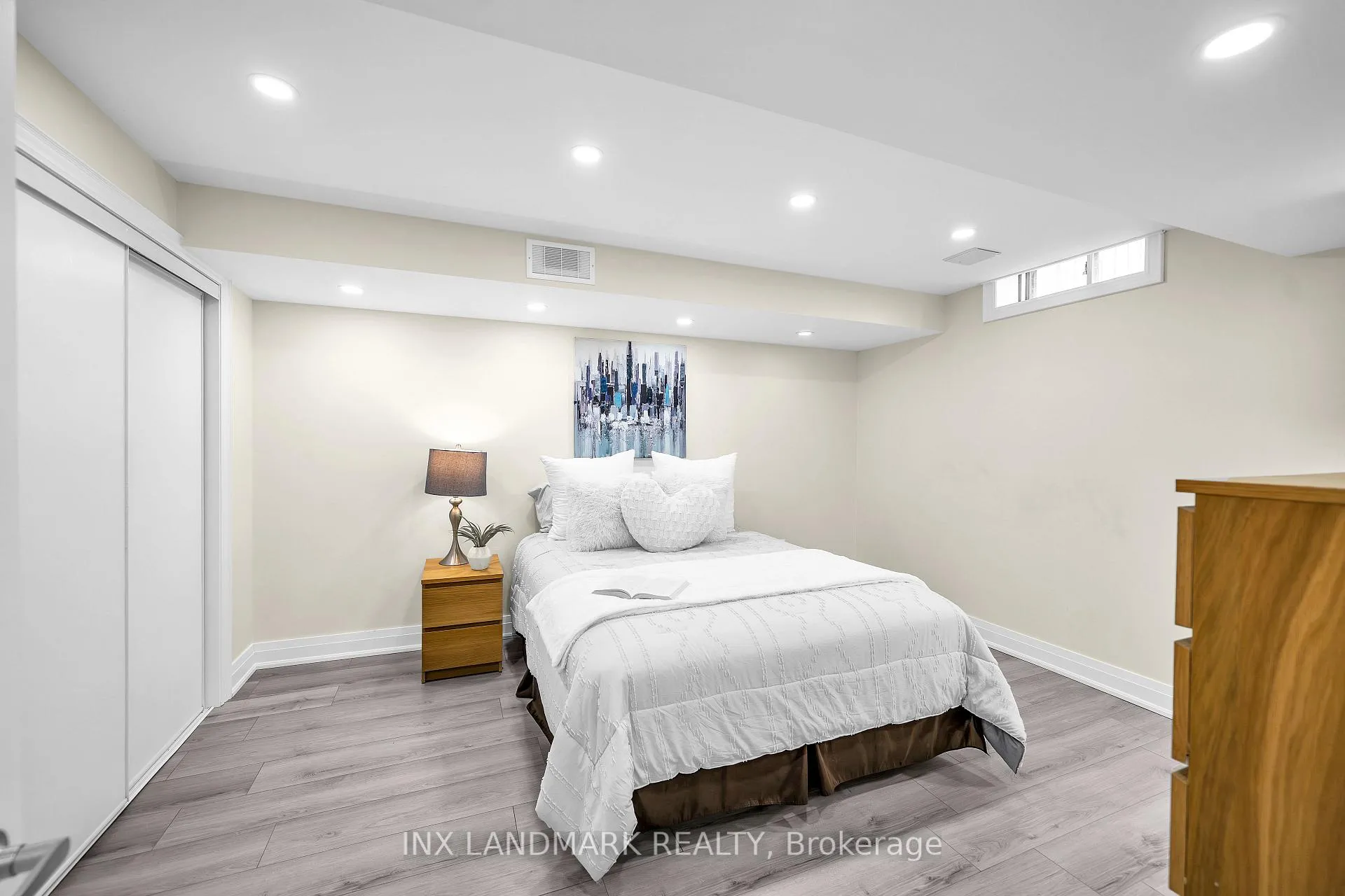 Photo 38 of 16 Bancroft Crescent, Whitby, Williamsburg — HOMEH