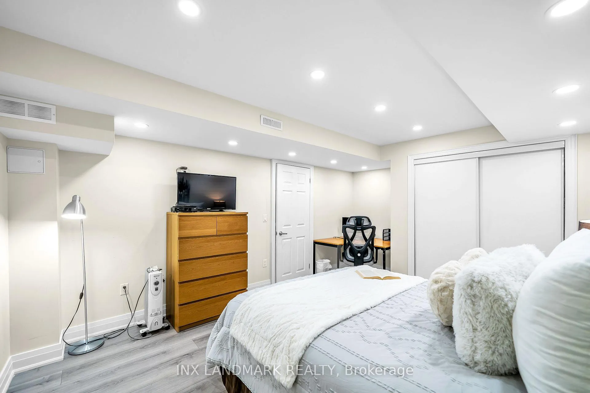 Photo 39 of 16 Bancroft Crescent, Whitby, Williamsburg — HOMEH
