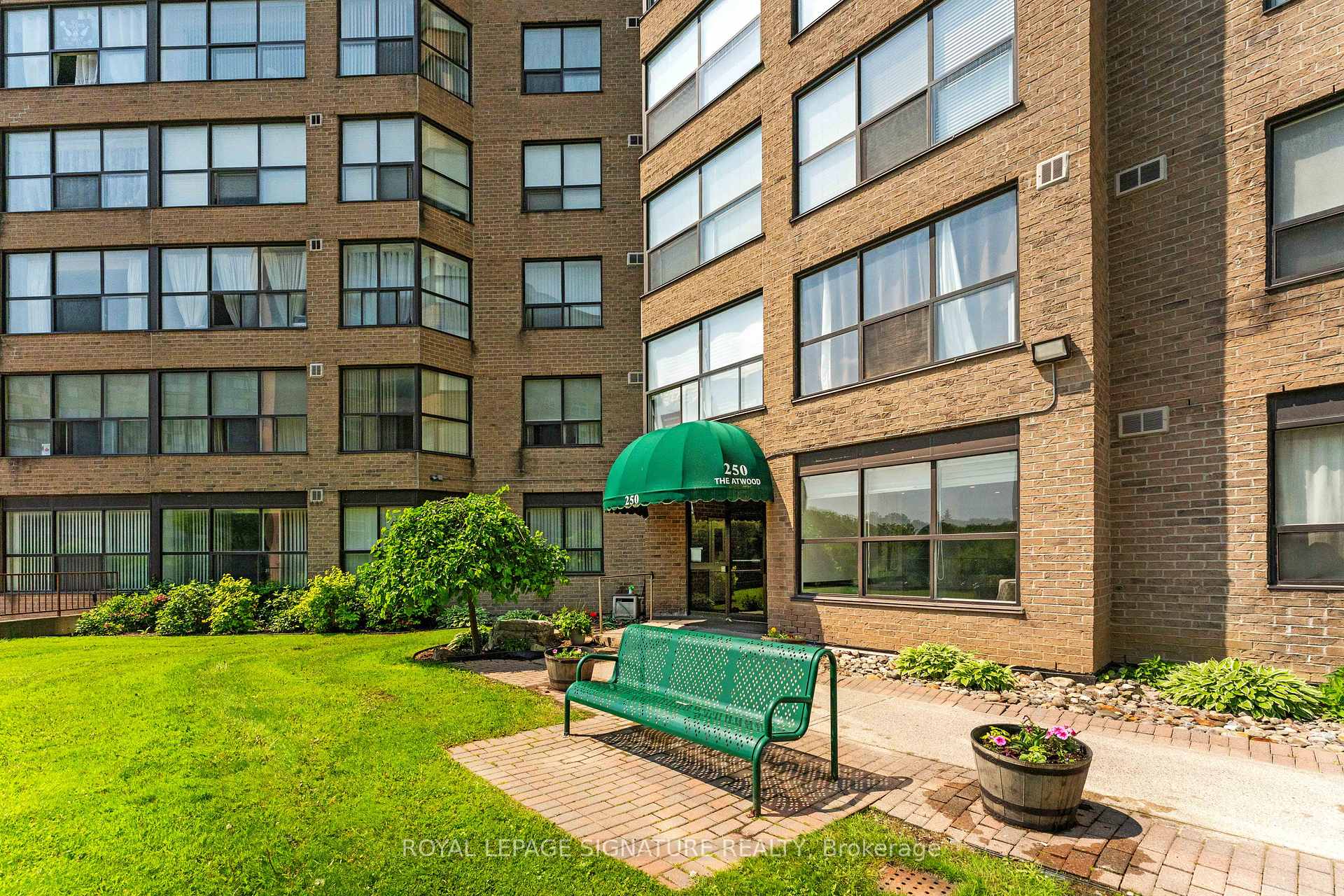 Photo 3 of Unit 1007, 250 Davis Drive, Newmarket, Central Newmarket — HOMEH