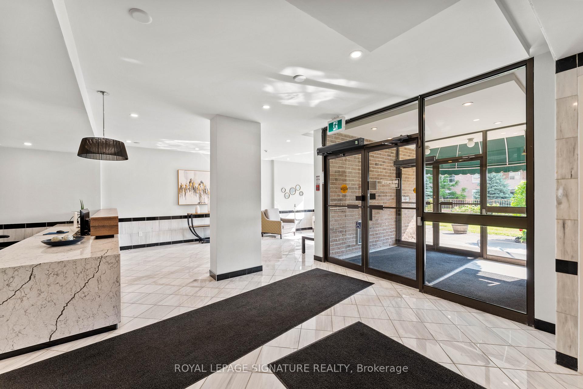 Photo 4 of Unit 1007, 250 Davis Drive, Newmarket, Central Newmarket — HOMEH