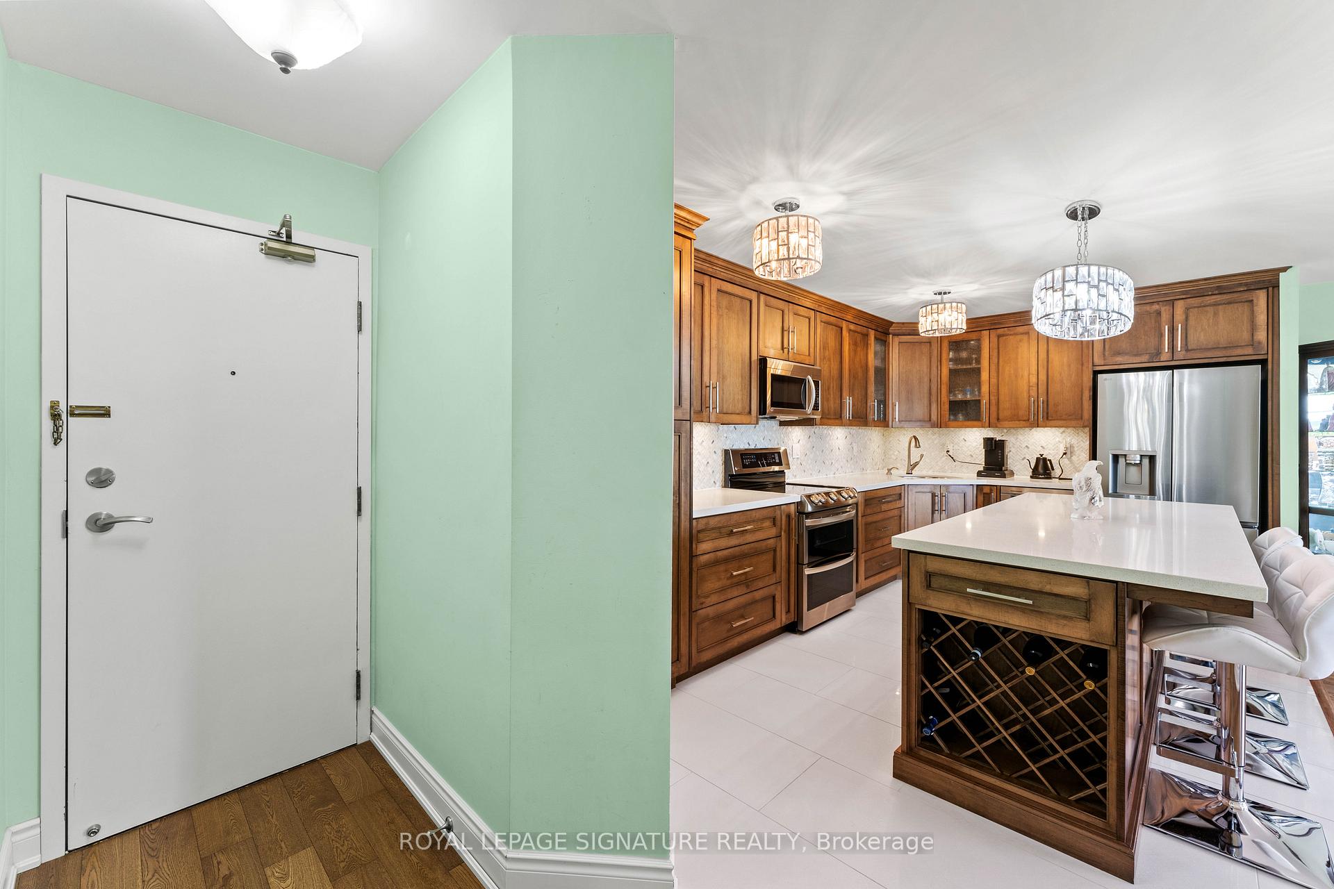 Photo 9 of Unit 1007, 250 Davis Drive, Newmarket, Central Newmarket — HOMEH
