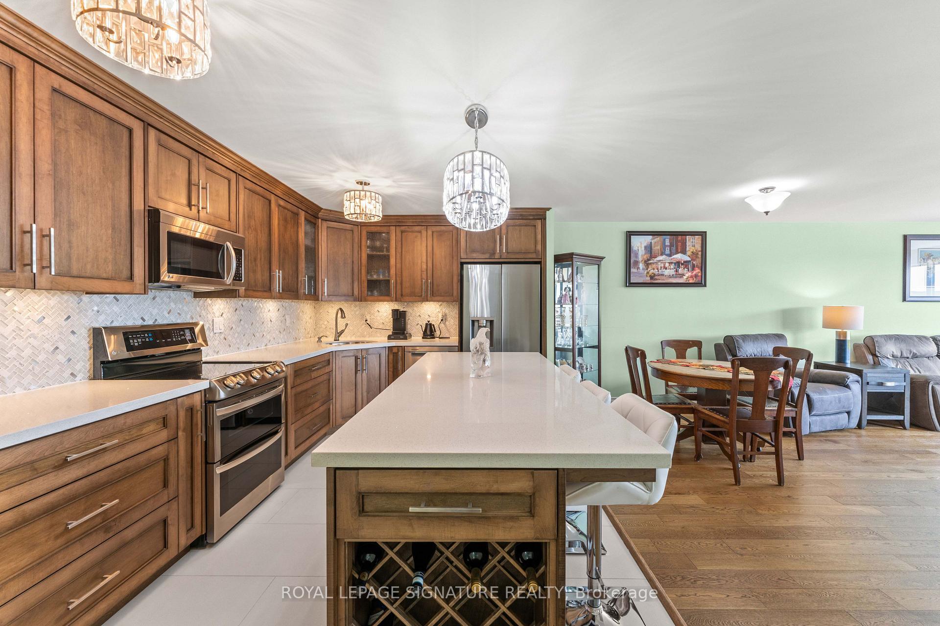 Photo 10 of Unit 1007, 250 Davis Drive, Newmarket, Central Newmarket — HOMEH