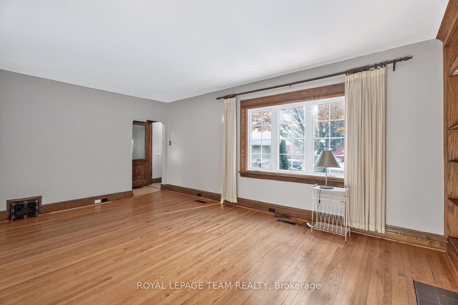 Photo 10 of 405 Hamilton Avenue S, Ottawa, Civic Hospital — HOMEH