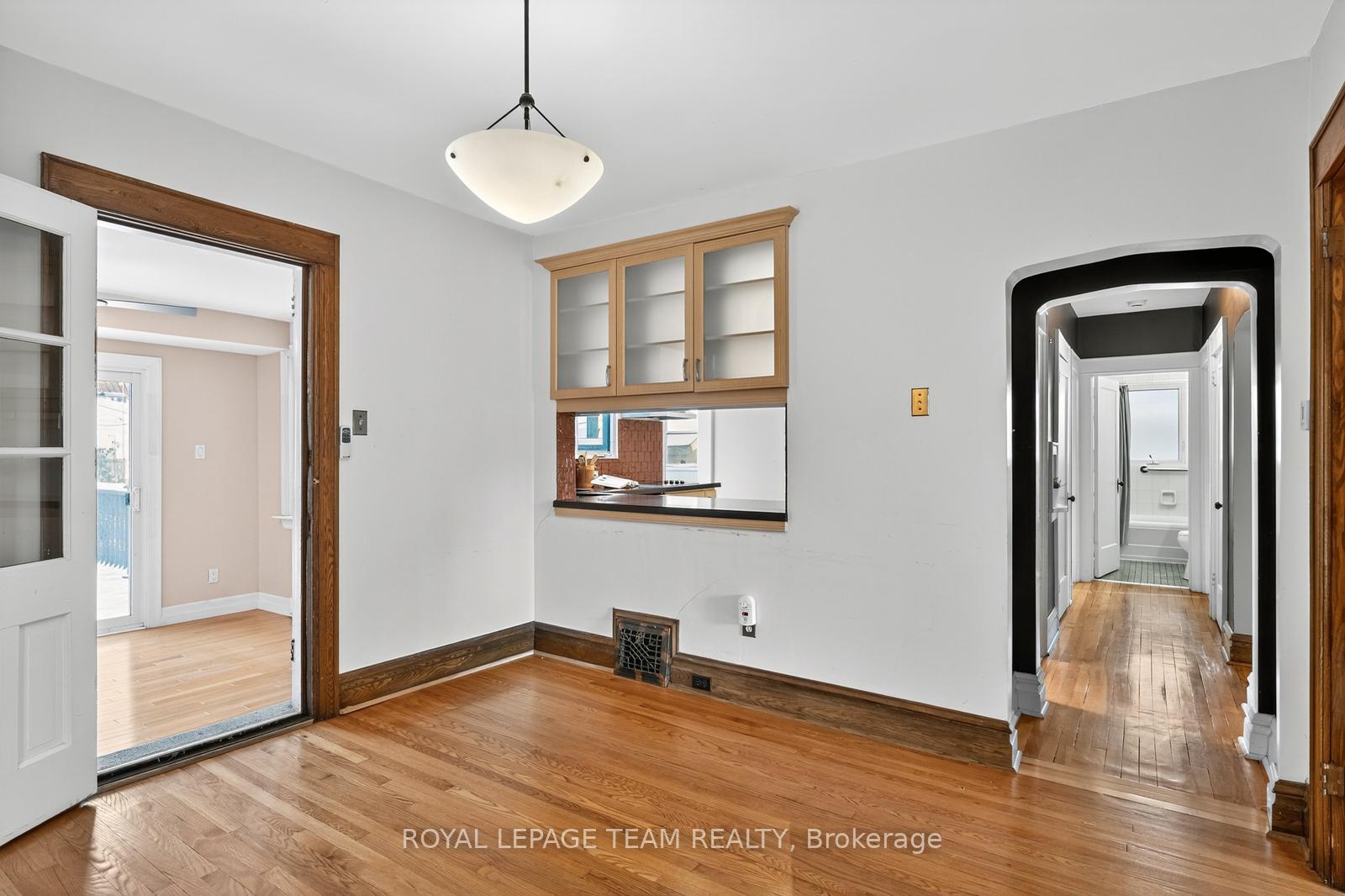 Photo 12 of 405 Hamilton Avenue S, Ottawa, Civic Hospital — HOMEH