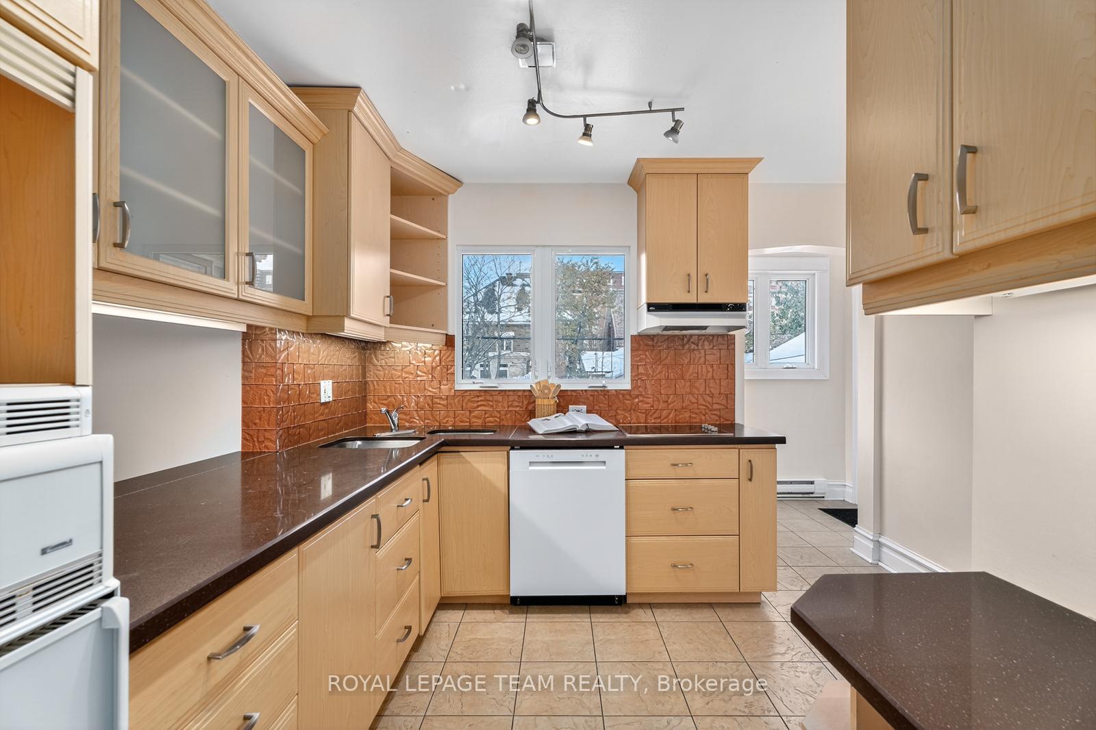 Photo 14 of 405 Hamilton Avenue S, Ottawa, Civic Hospital — HOMEH