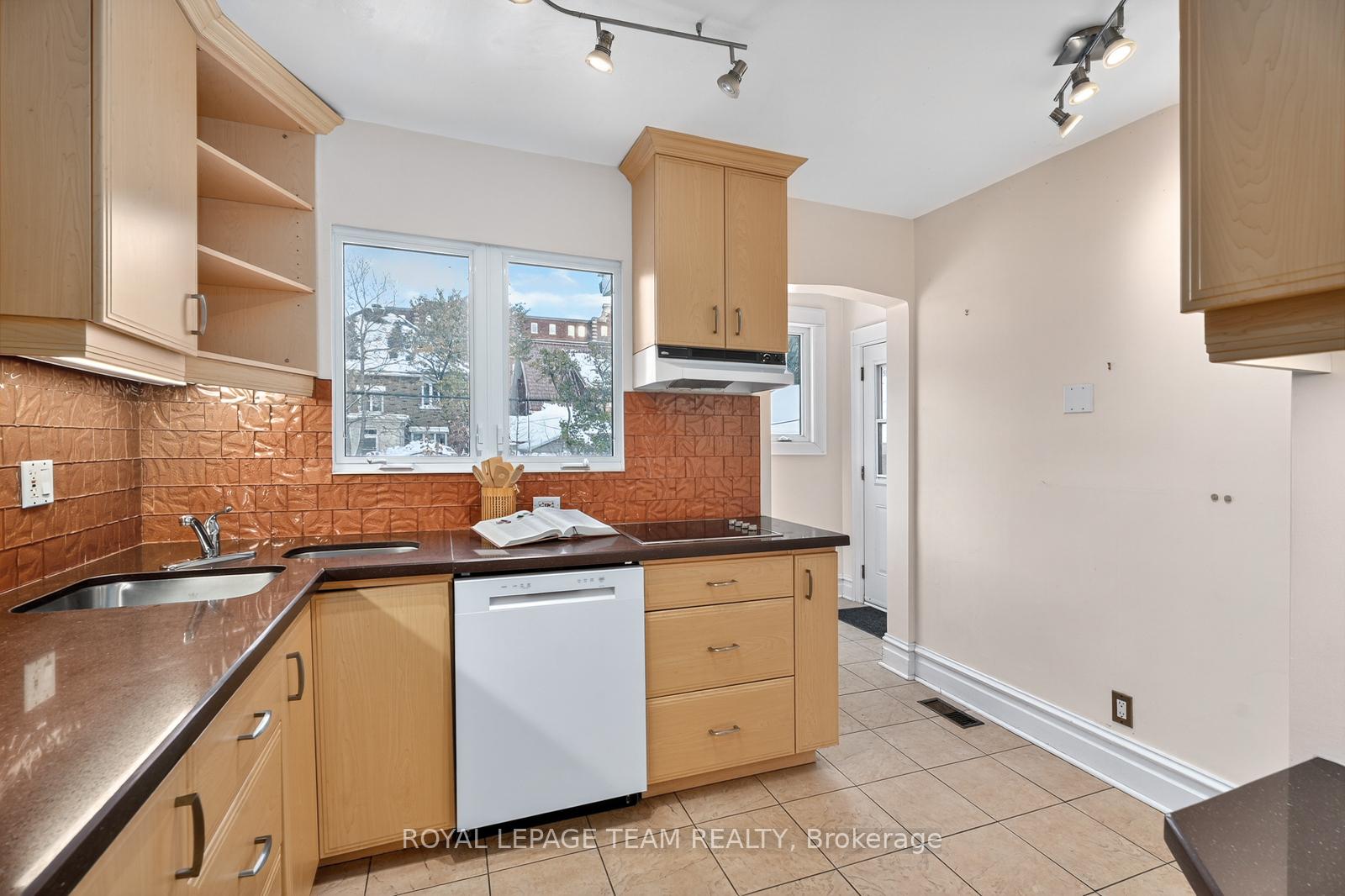 Photo 13 of 405 Hamilton Avenue S, Ottawa, Civic Hospital — HOMEH