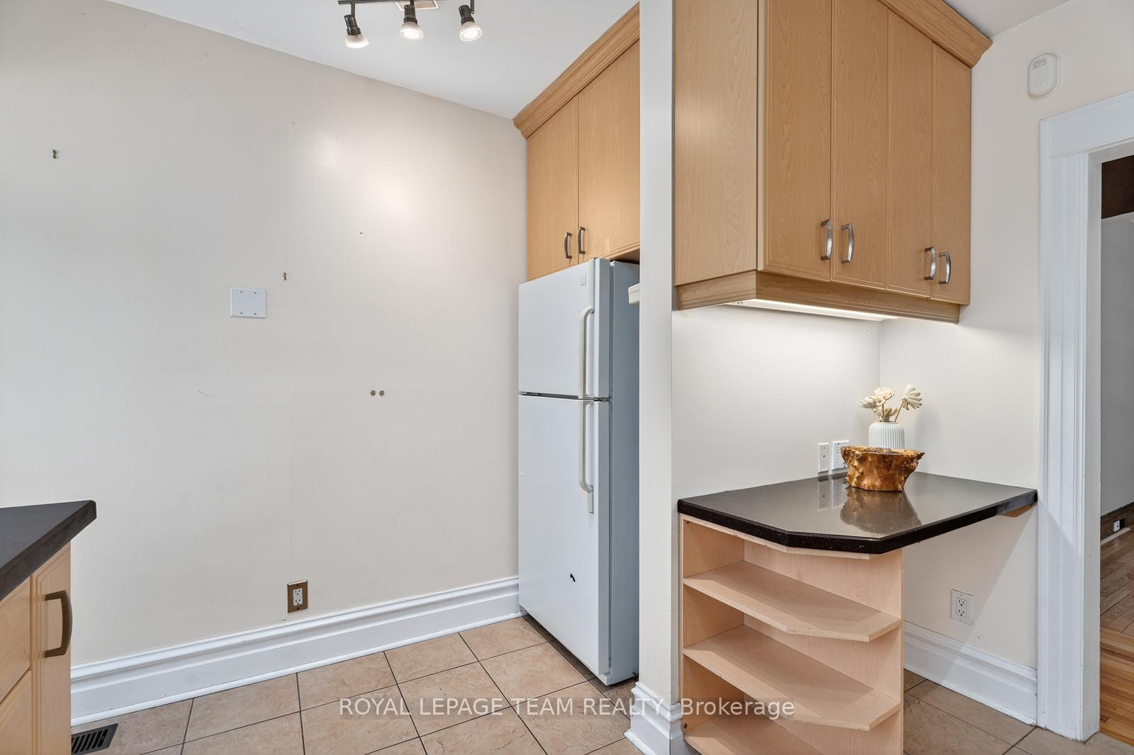 Photo 18 of 405 Hamilton Avenue S, Ottawa, Civic Hospital — HOMEH