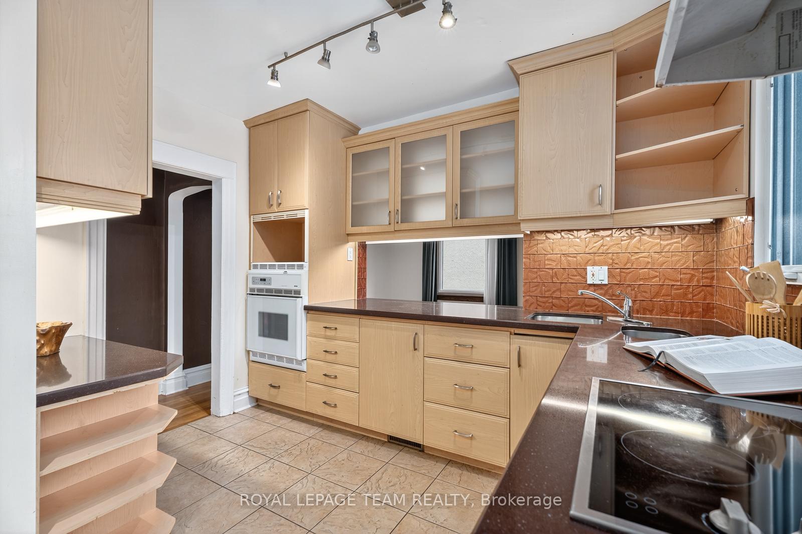 Photo 23 of 405 Hamilton Avenue S, Ottawa, Civic Hospital — HOMEH