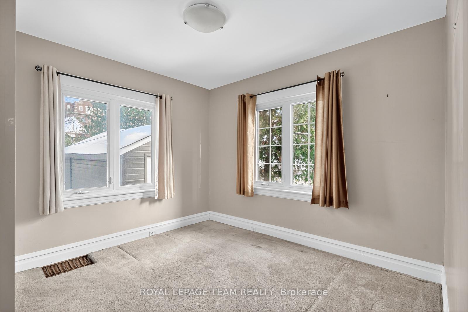 Photo 25 of 405 Hamilton Avenue S, Ottawa, Civic Hospital — HOMEH