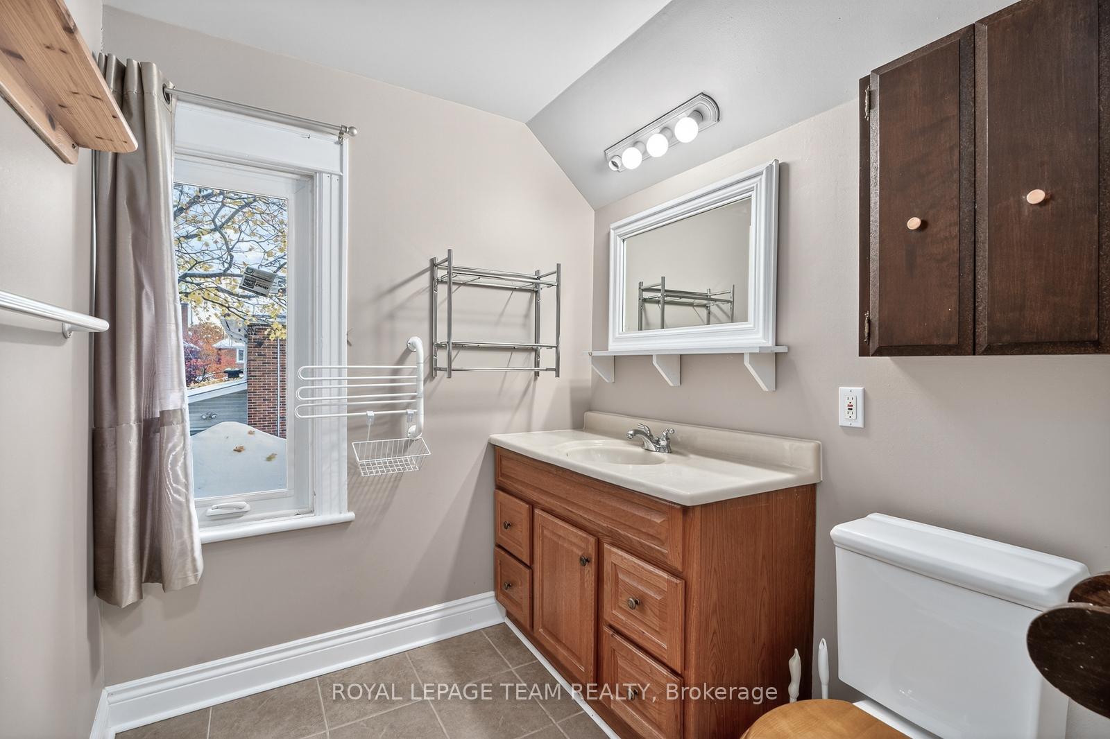 Photo 32 of 405 Hamilton Avenue S, Ottawa, Civic Hospital — HOMEH