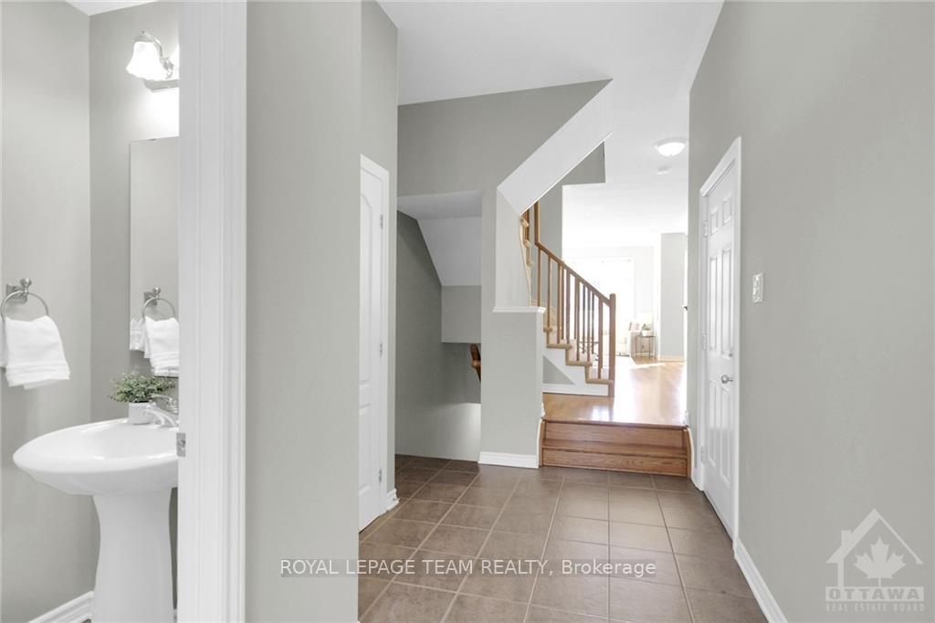 Photo 2 of 368 Horseshoe Crescent, Ottawa, Stittsville (North) — HOMEH