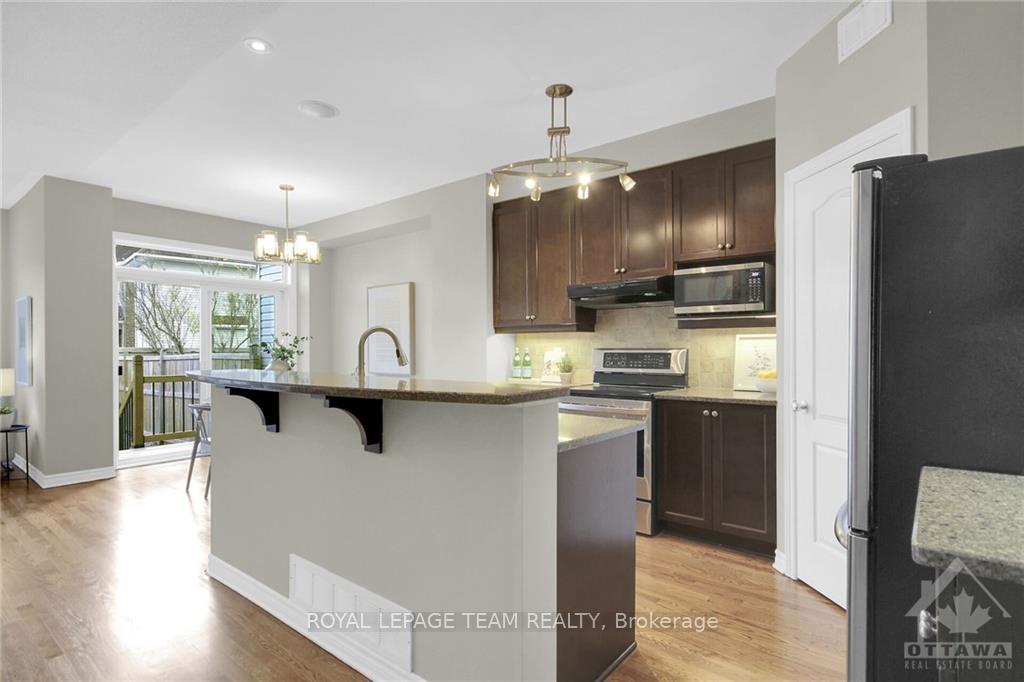 Photo 4 of 368 Horseshoe Crescent, Ottawa, Stittsville (North) — HOMEH