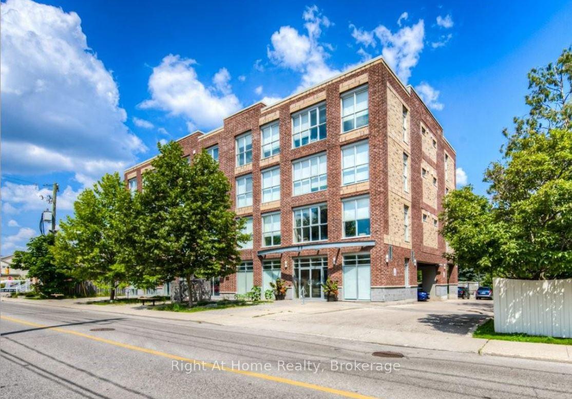 Front of Unit 402, 36 Regina Street N