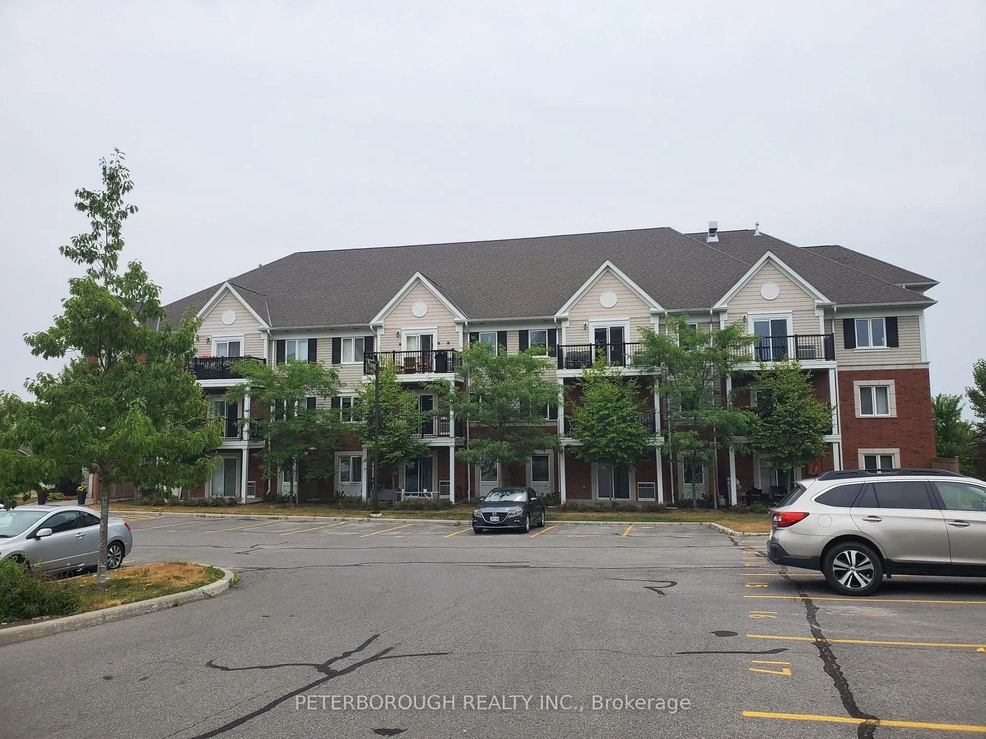 Front of Unit 301, 910 Wentworth Street