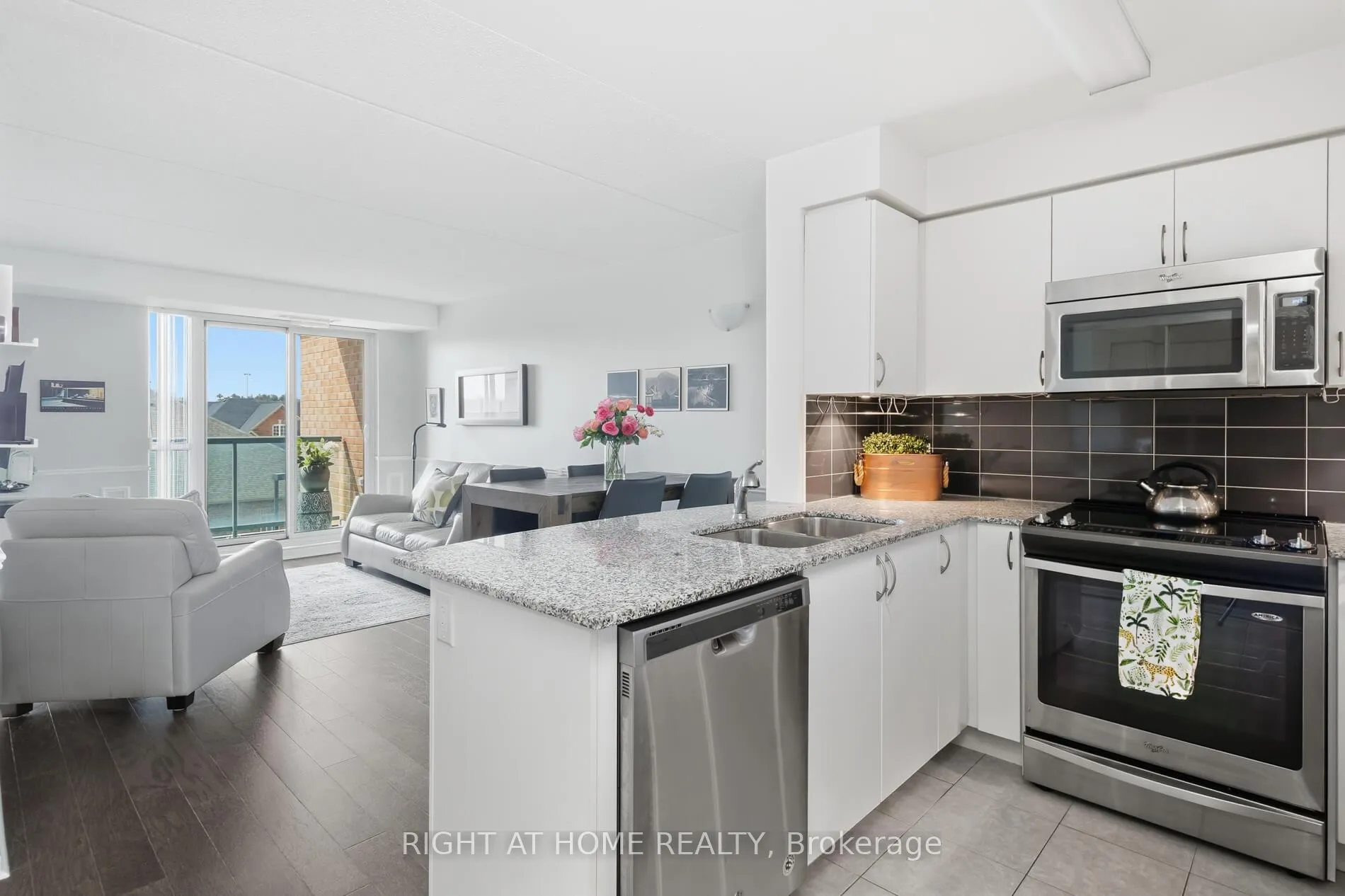 Photo 8 of Unit 317, 50 Via Rosedale, Brampton, Sandringham-Wellington — HOMEH