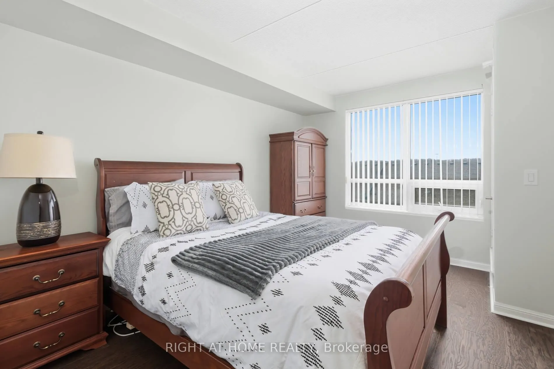 Photo 14 of Unit 317, 50 Via Rosedale, Brampton, Sandringham-Wellington — HOMEH