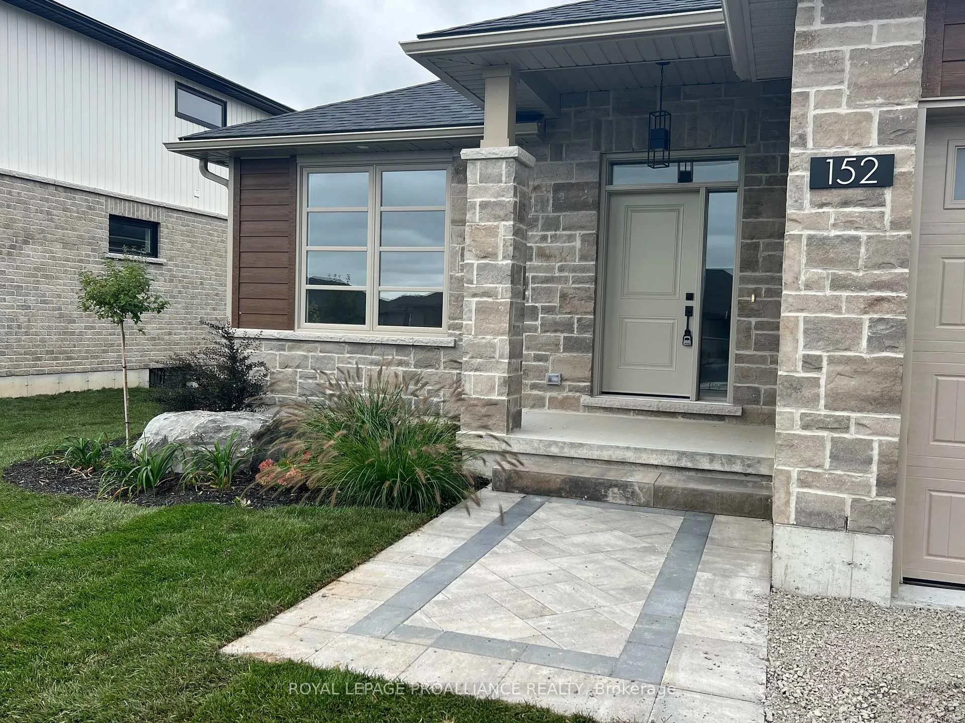 Photo 2 of 152 Sienna Avenue, Belleville, Belleville Ward — HOMEH