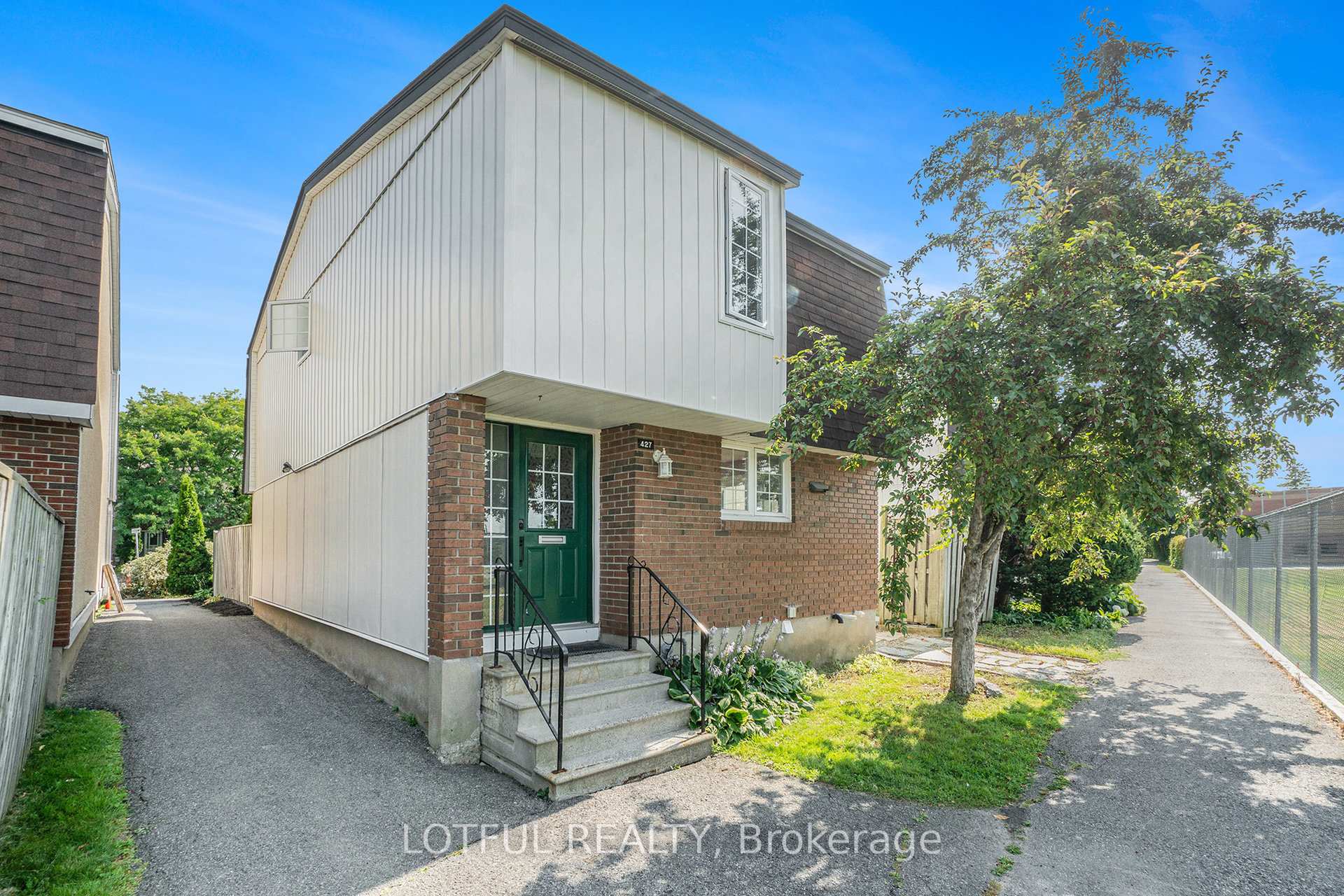 Photo 2 of 427 Kintyre Private, Ottawa, Carleton Square — HOMEH