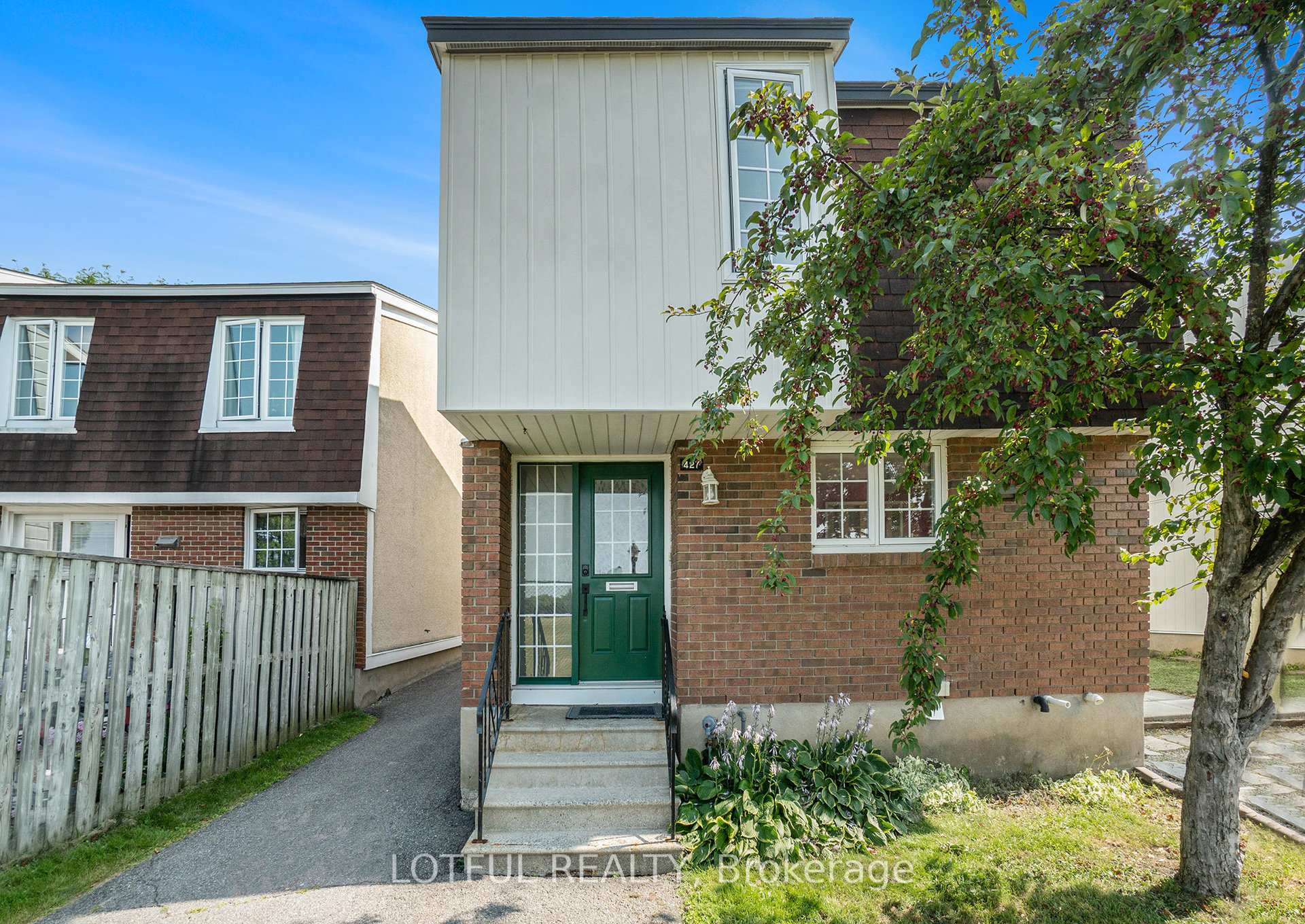 Photo 3 of 427 Kintyre Private, Ottawa, Carleton Square — HOMEH